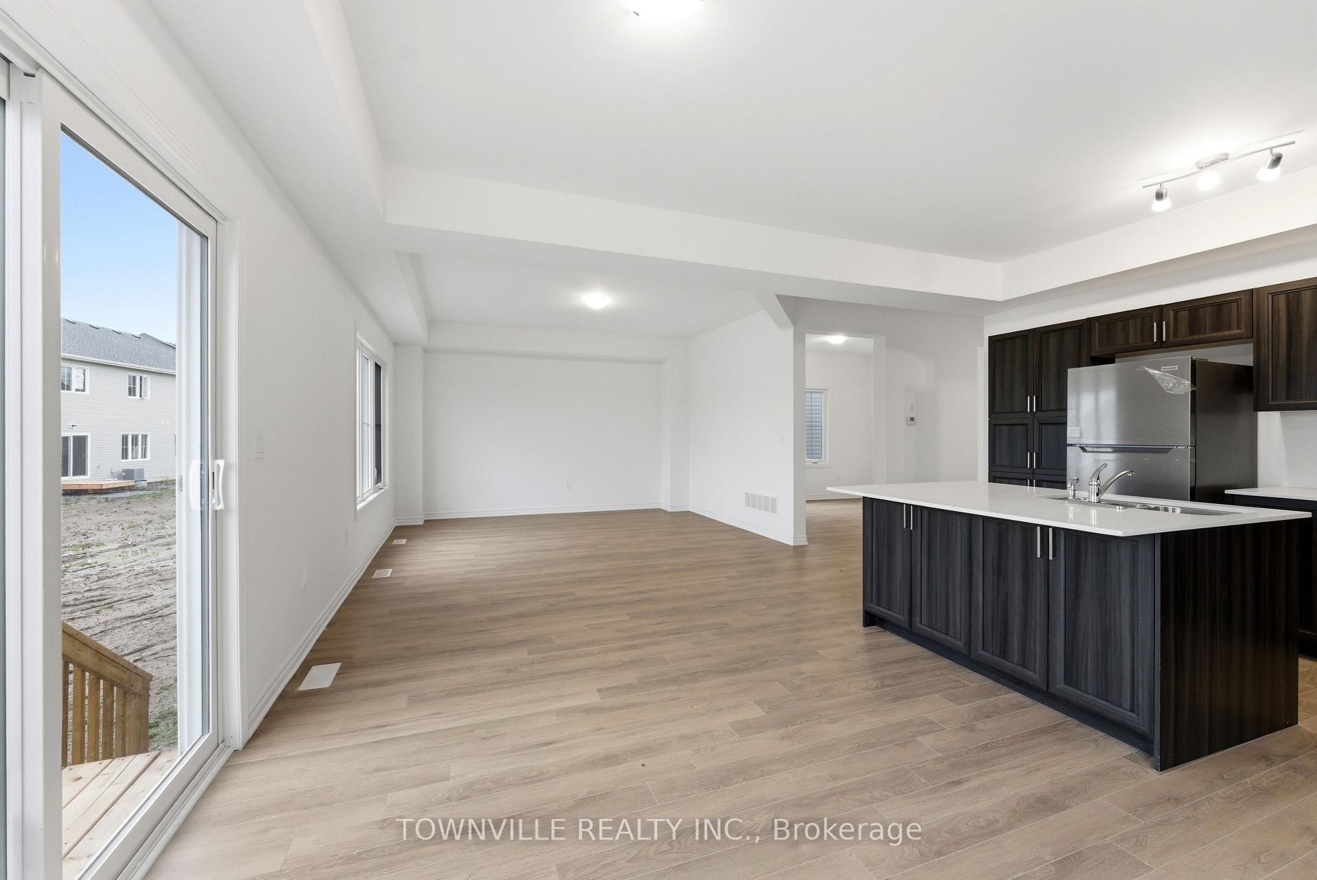 Photo 12 of 51 Bradden Crescent, Belleville, Belleville Ward — HOMEH