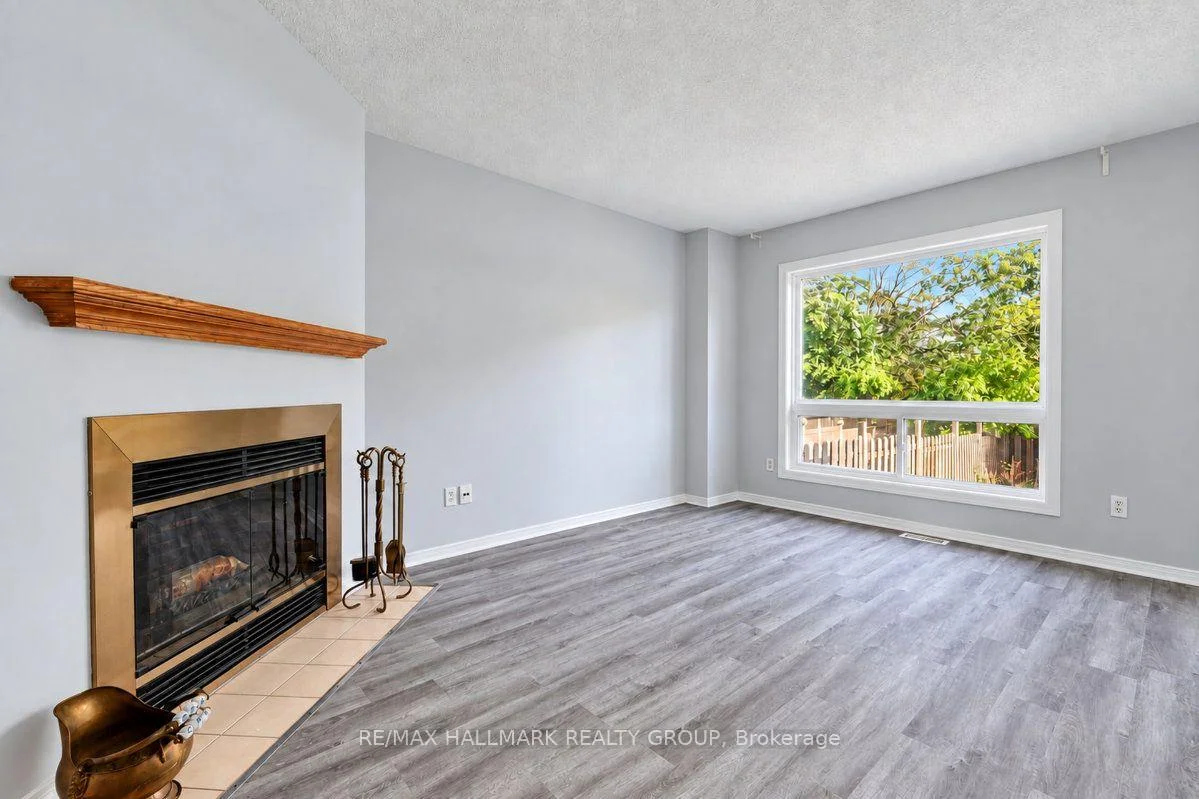 Photo 12 of 52 Piper Crescent, Ottawa, Kanata - Morgan's Grant/South March — HOMEH