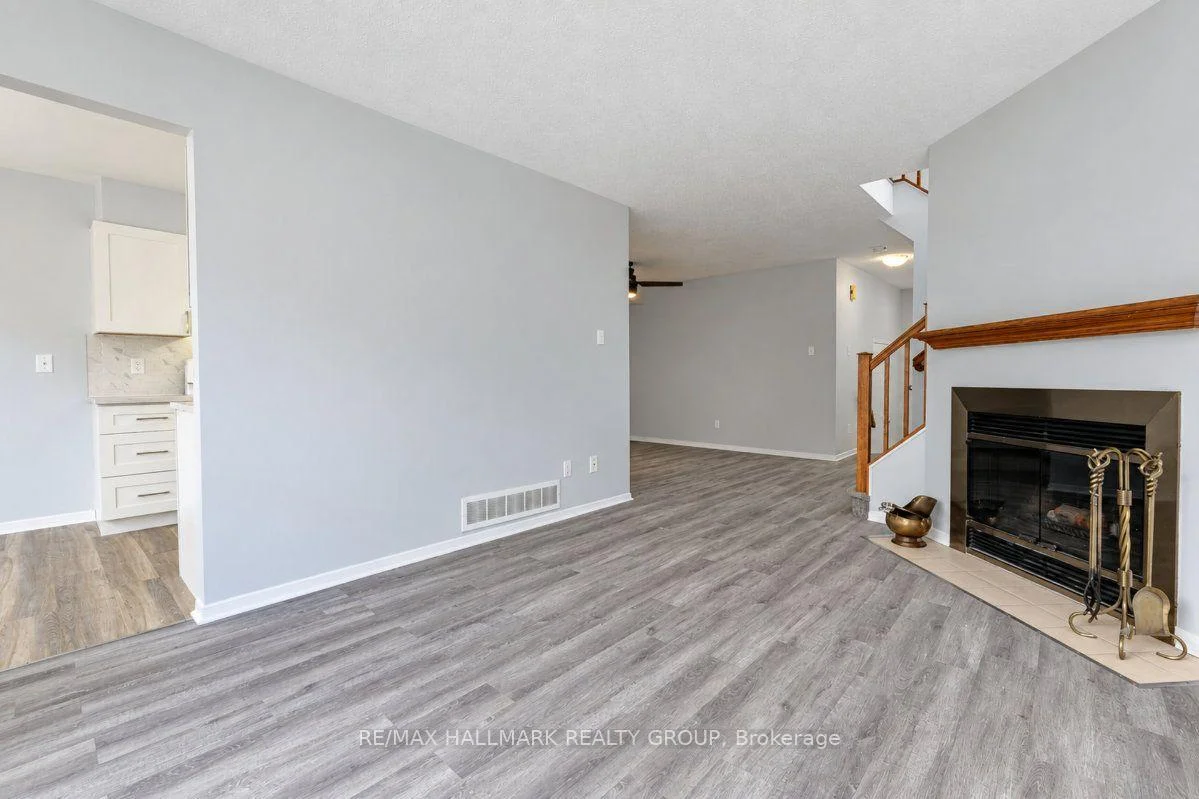 Photo 14 of 52 Piper Crescent, Ottawa, Kanata - Morgan's Grant/South March — HOMEH