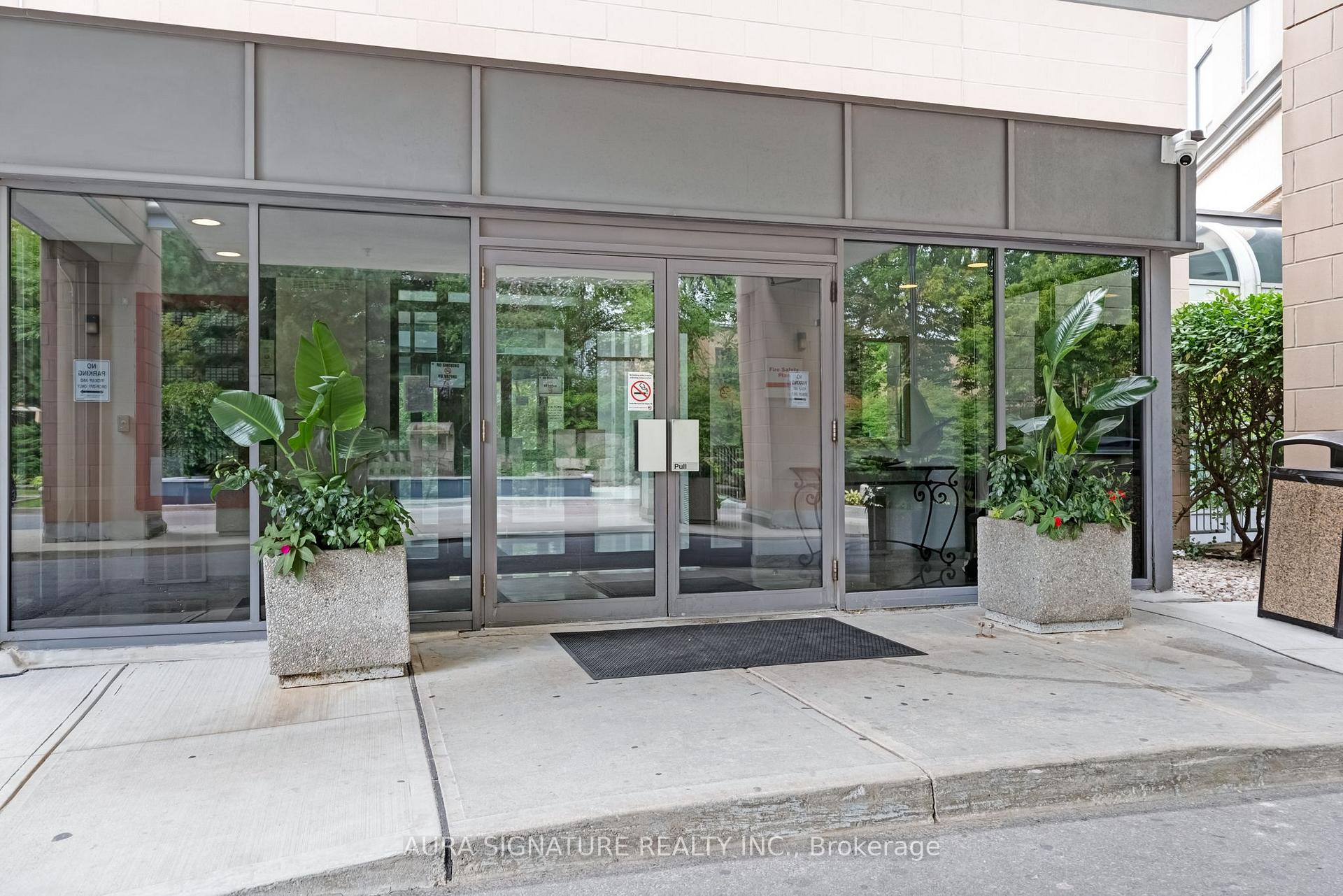 Photo 8 of Unit 1010, 3 Hickory Tree Road, North York, Weston — HOMEH