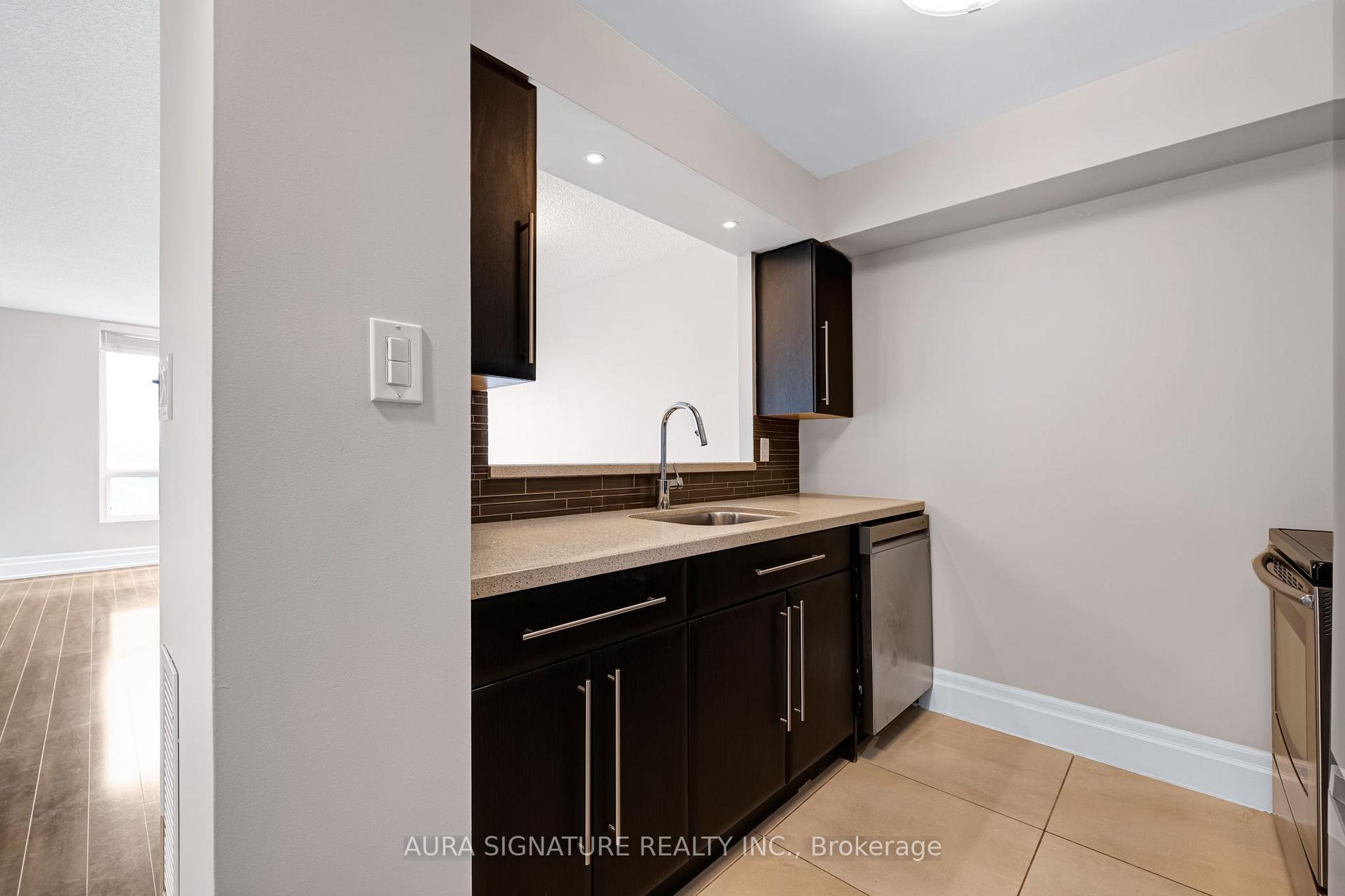 Photo 21 of Unit 1010, 3 Hickory Tree Road, North York, Weston — HOMEH
