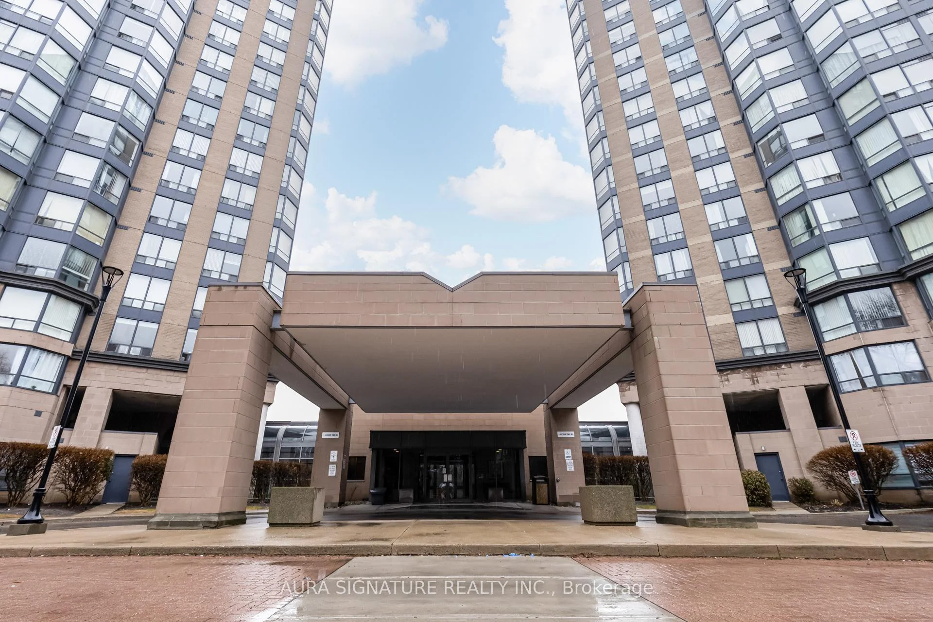 Photo 3 of Unit 1010, 3 Hickory Tree Road, North York, Weston — HOMEH