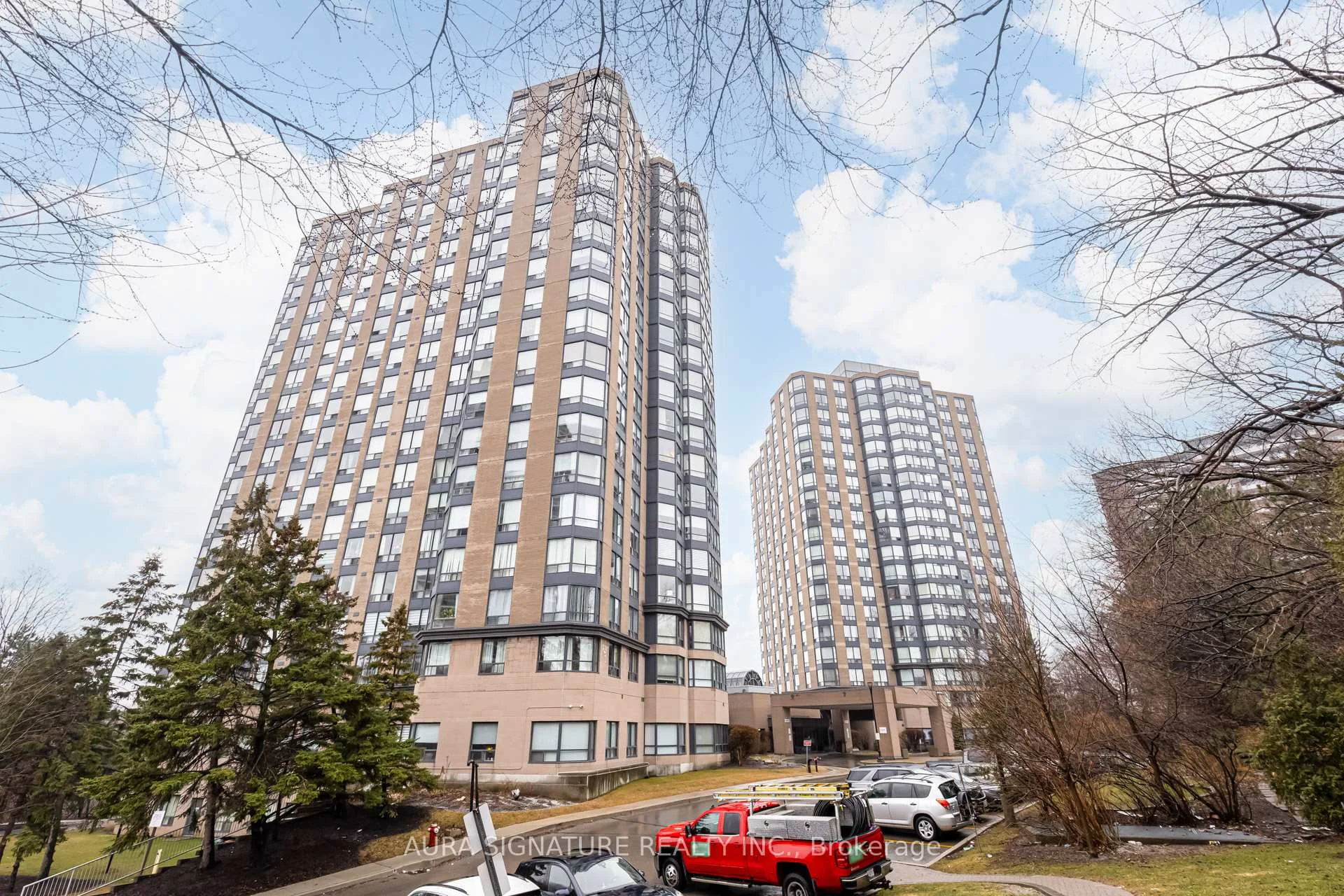 Photo 6 of Unit 1010, 3 Hickory Tree Road, North York, Weston — HOMEH