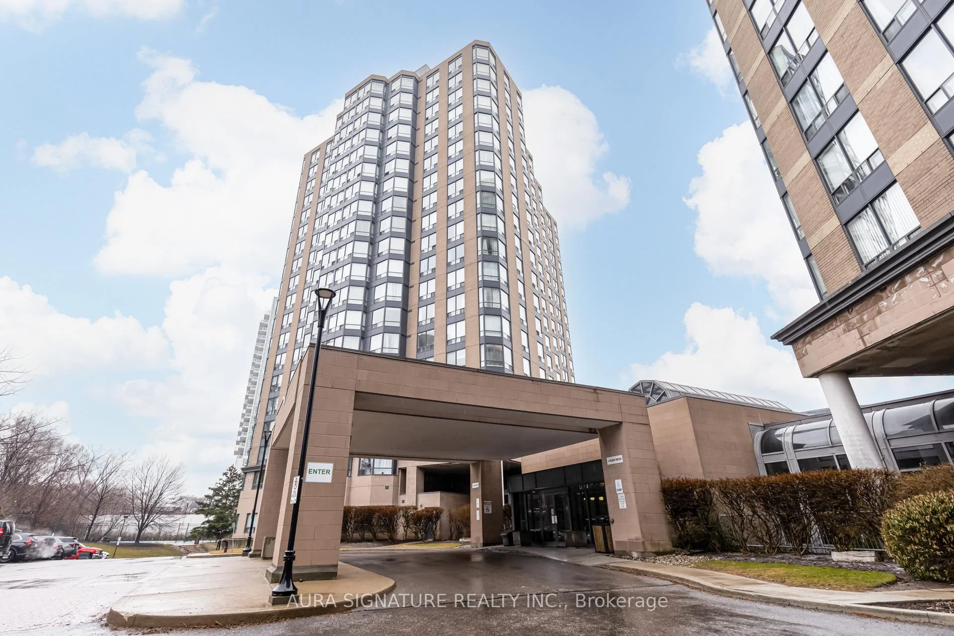 Photo 9 of Unit 1010, 3 Hickory Tree Road, North York, Weston — HOMEH