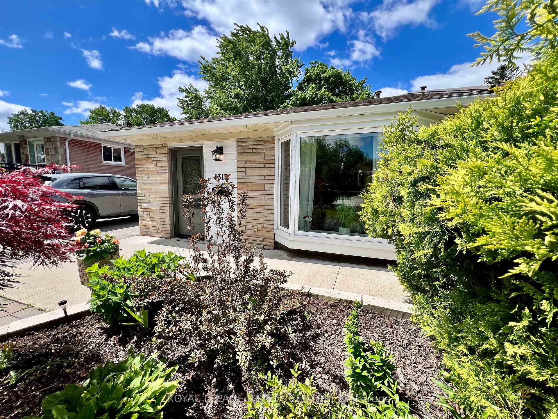 Photo 2 of 1319 Redbank Crescent, Oakville, College Park — HOMEH