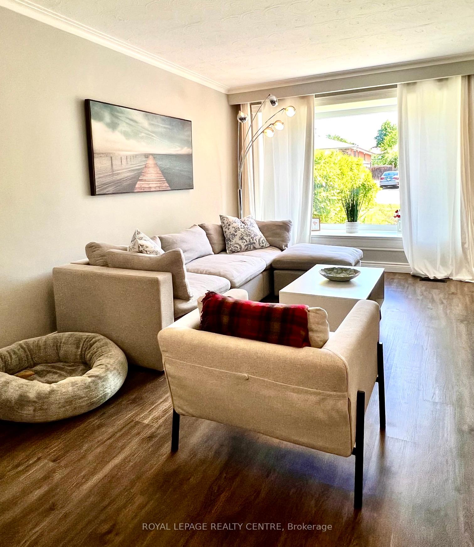 Photo 5 of 1319 Redbank Crescent, Oakville, College Park — HOMEH
