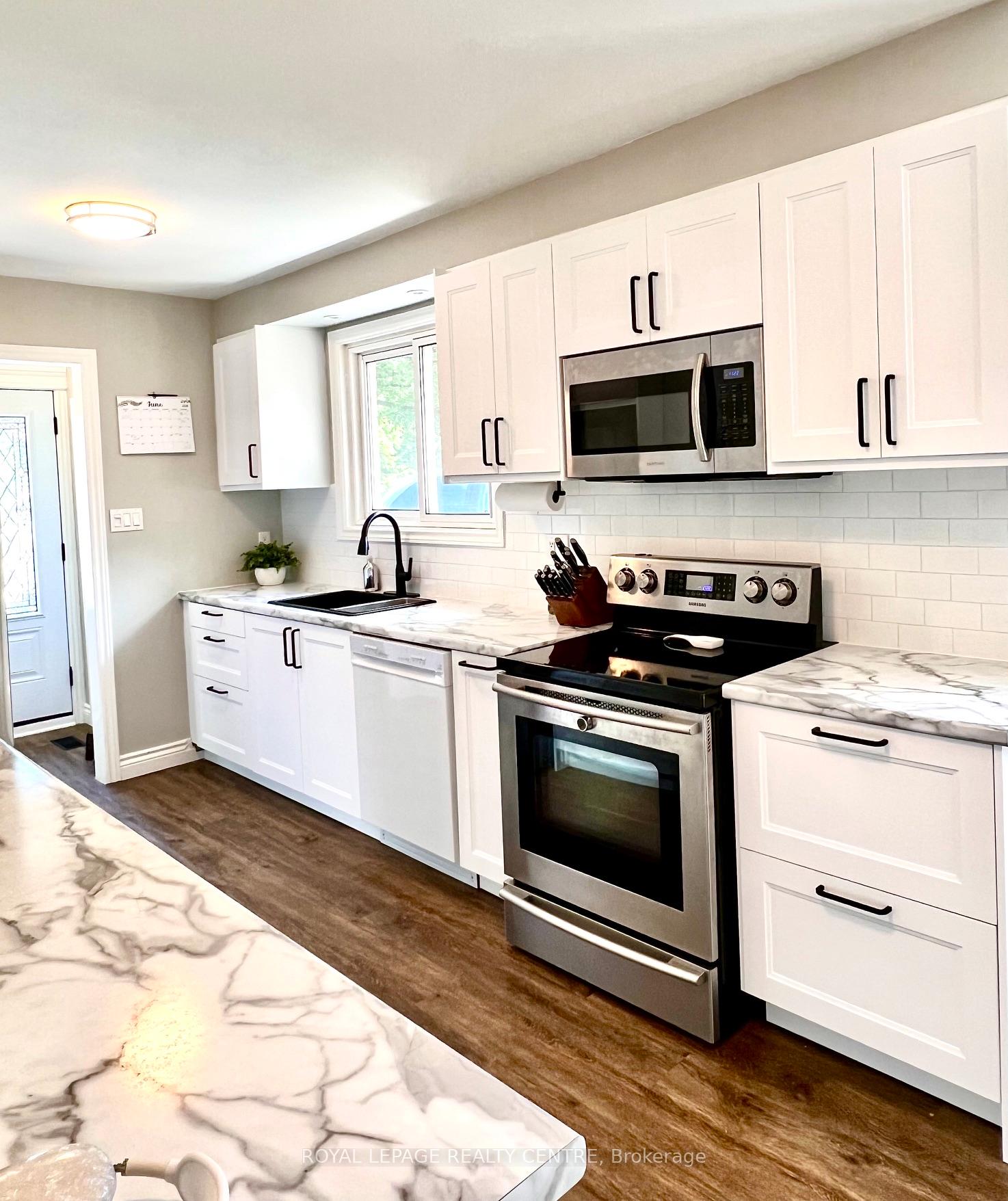 Photo 6 of 1319 Redbank Crescent, Oakville, College Park — HOMEH