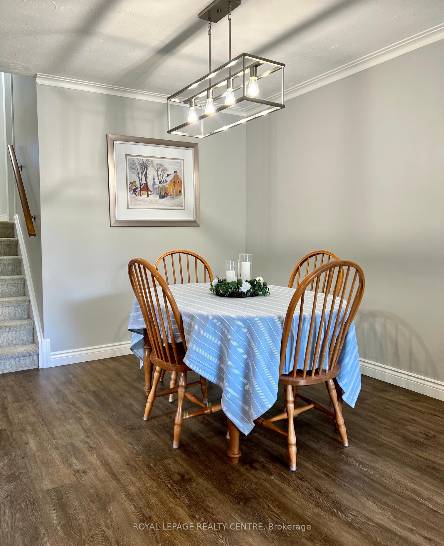 Photo 8 of 1319 Redbank Crescent, Oakville, College Park — HOMEH