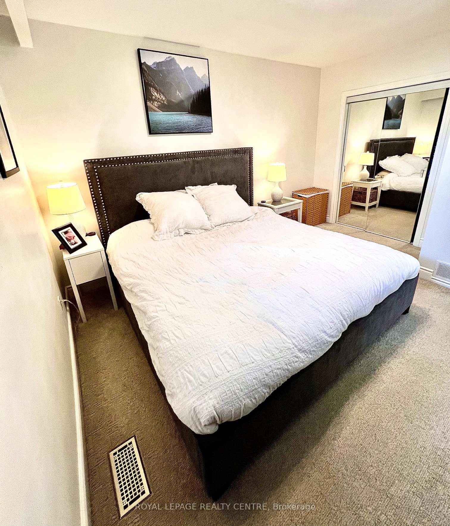 Photo 10 of 1319 Redbank Crescent, Oakville, College Park — HOMEH