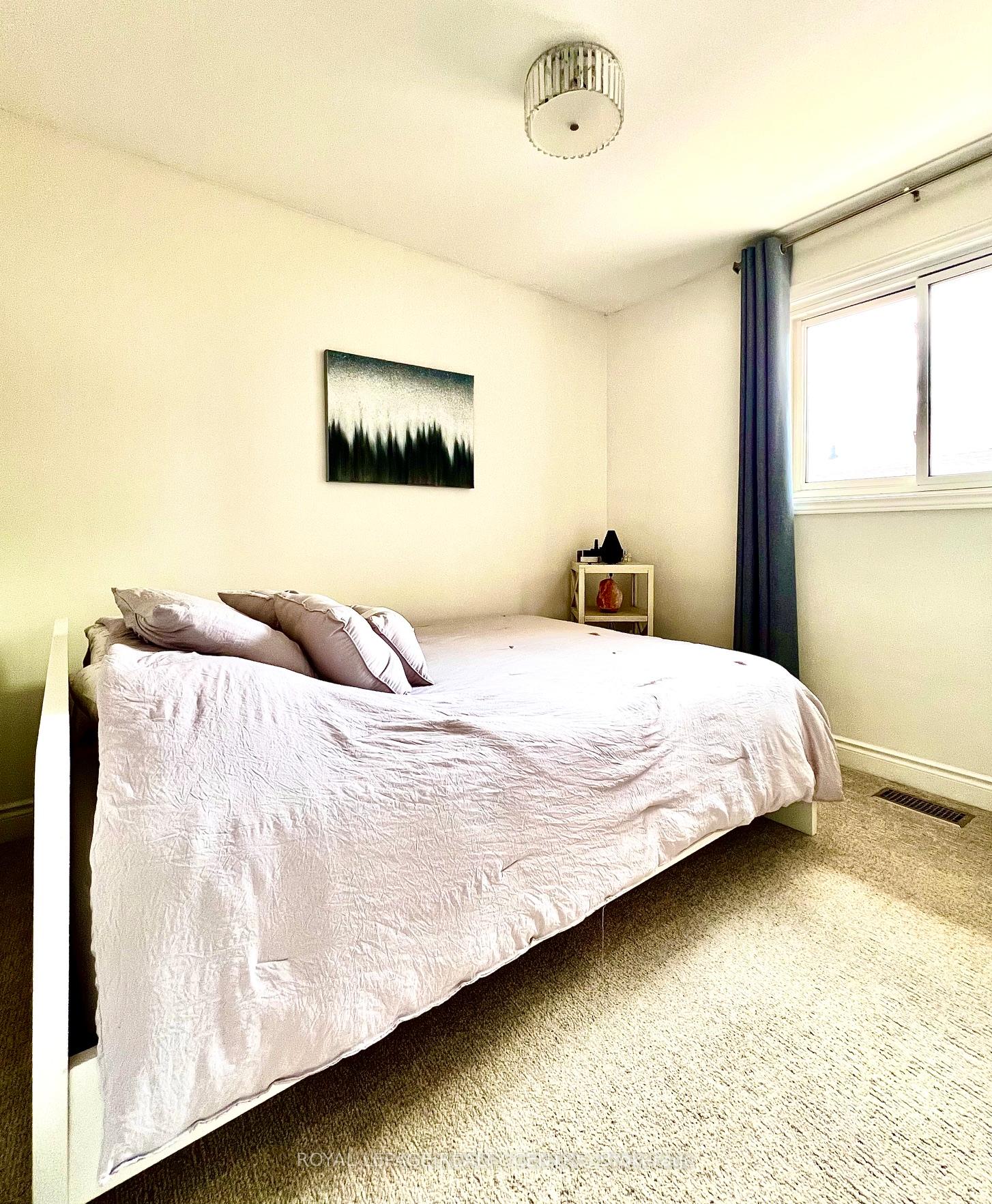 Photo 12 of 1319 Redbank Crescent, Oakville, College Park — HOMEH