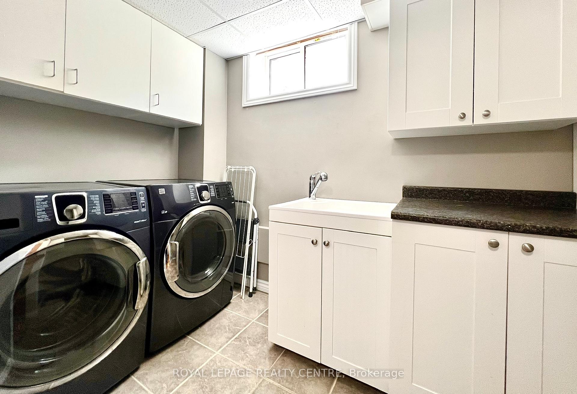 Photo 16 of 1319 Redbank Crescent, Oakville, College Park — HOMEH