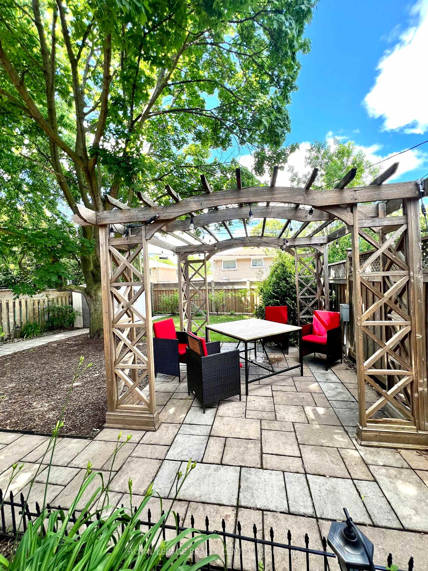 Photo 21 of 1319 Redbank Crescent, Oakville, College Park — HOMEH