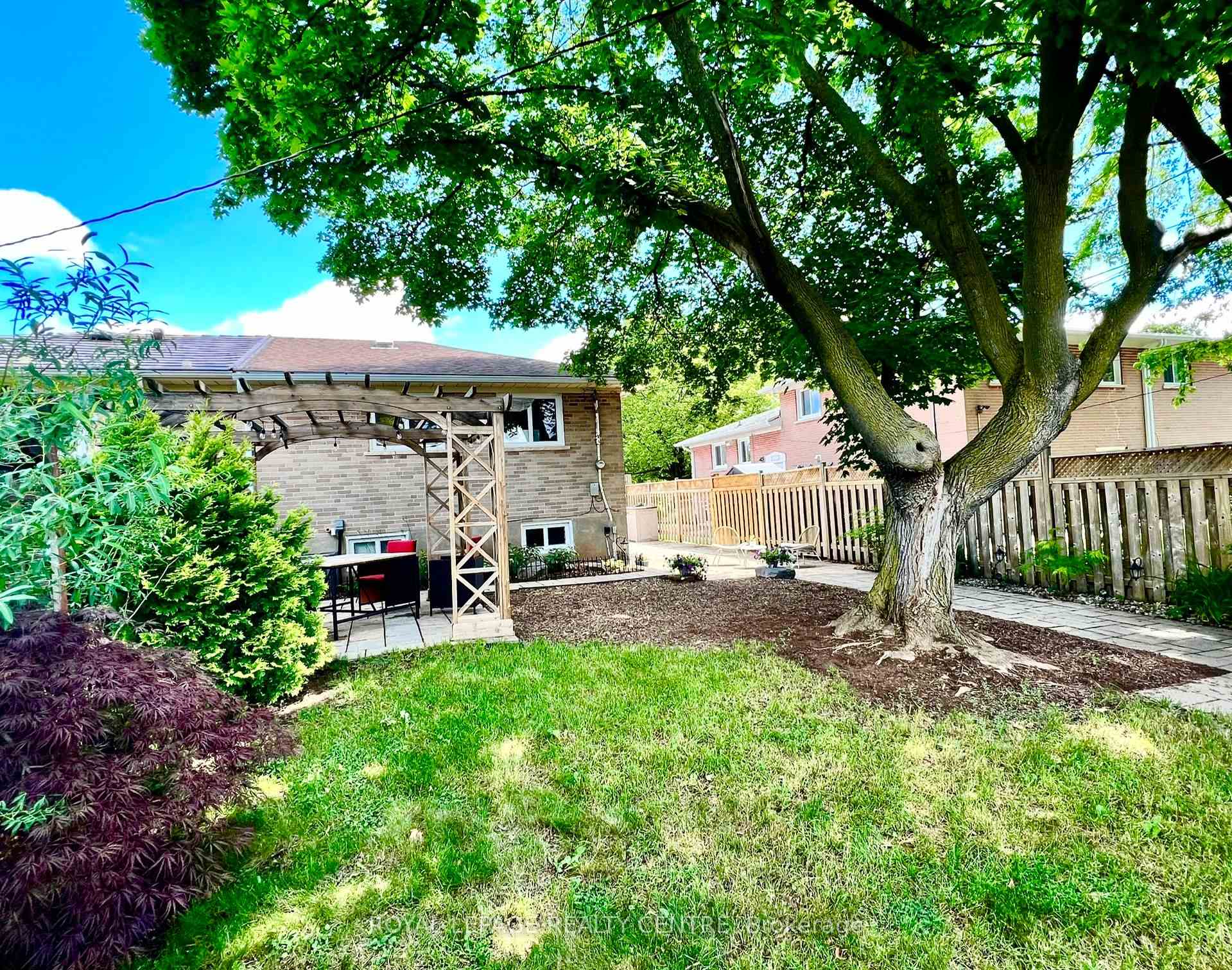 Photo 24 of 1319 Redbank Crescent, Oakville, College Park — HOMEH