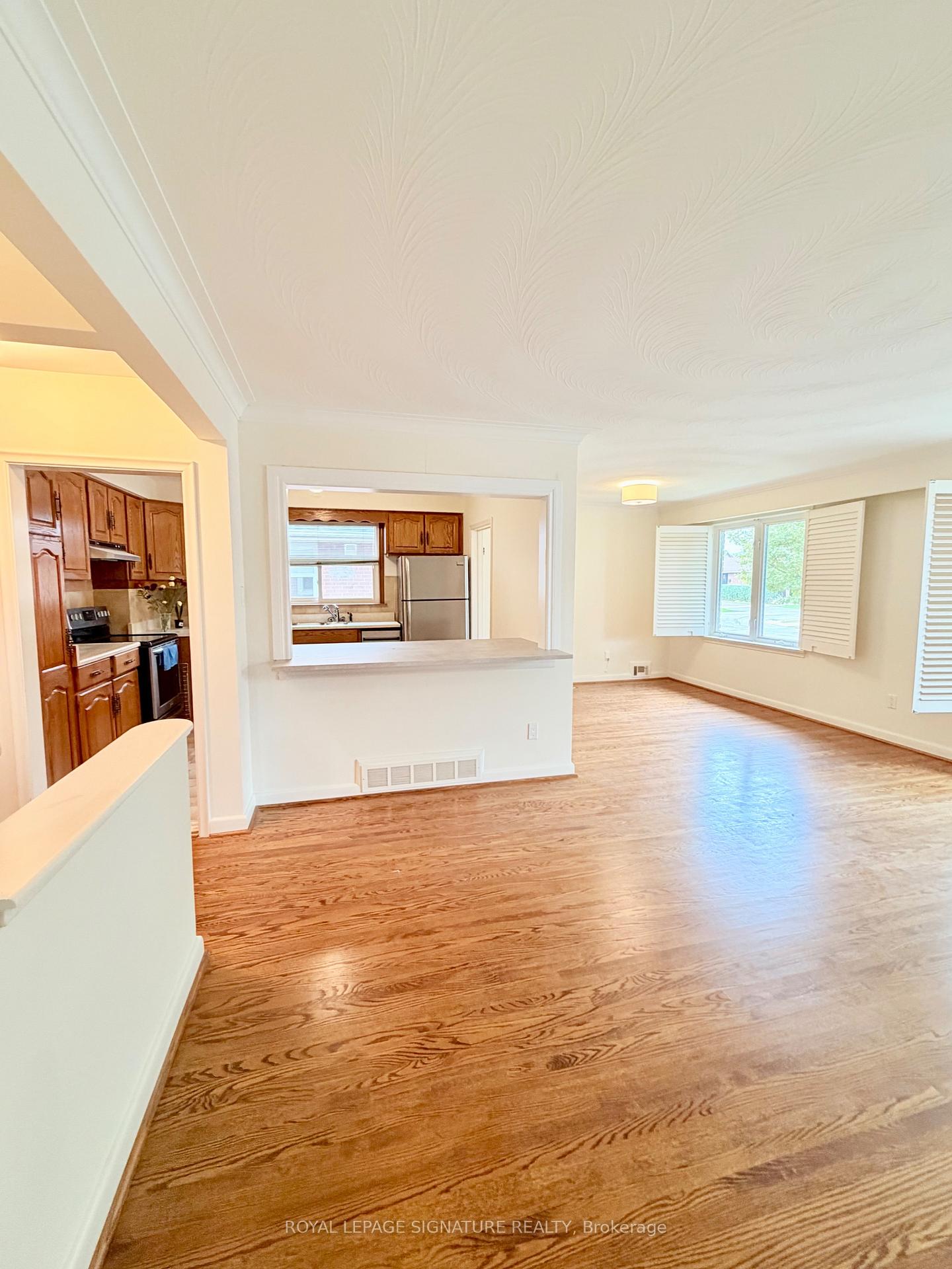 Photo 7 of 3 Avery Avenue, Etobicoke, Markland Wood — HOMEH