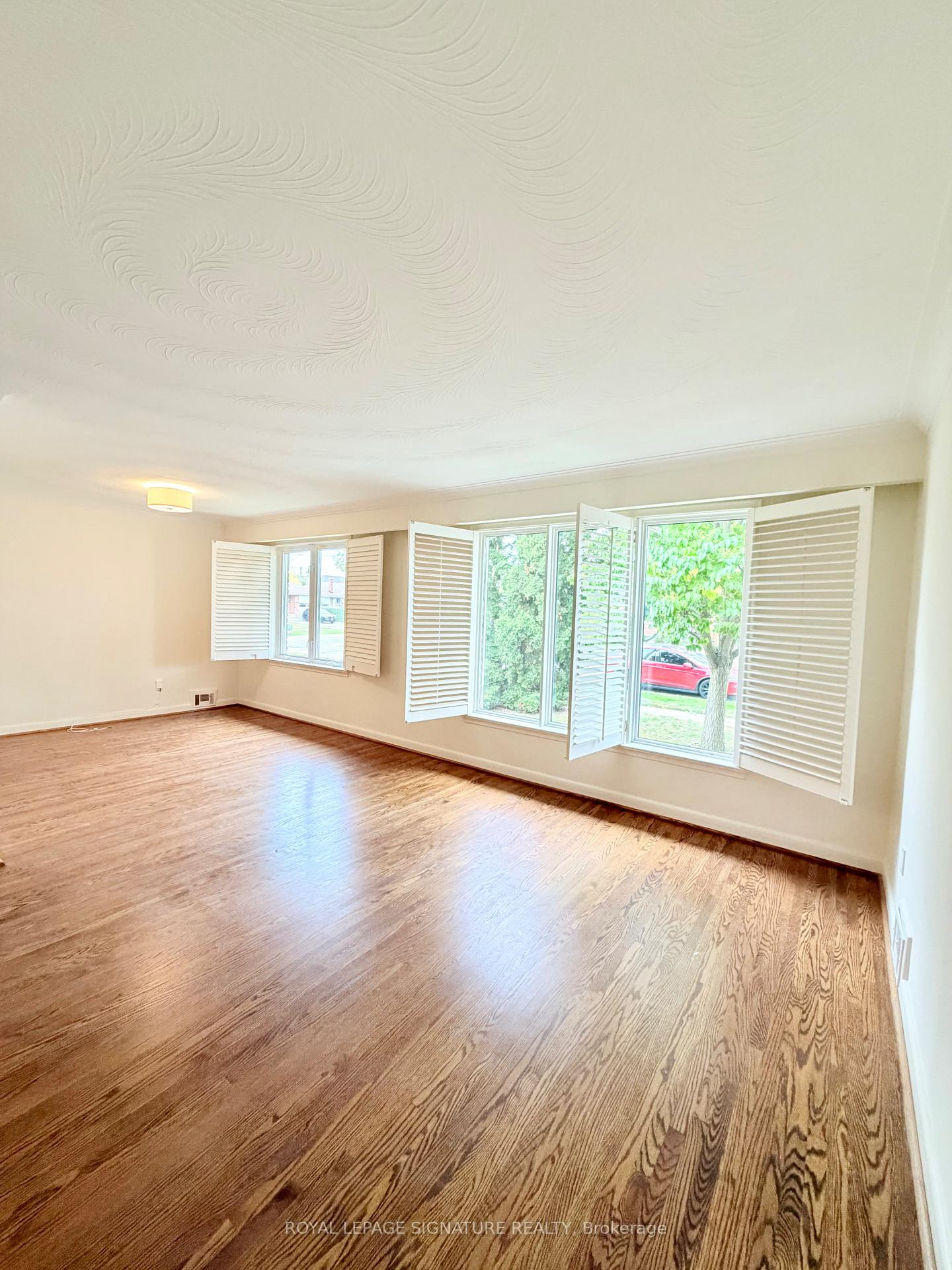 Photo 8 of 3 Avery Avenue, Etobicoke, Markland Wood — HOMEH