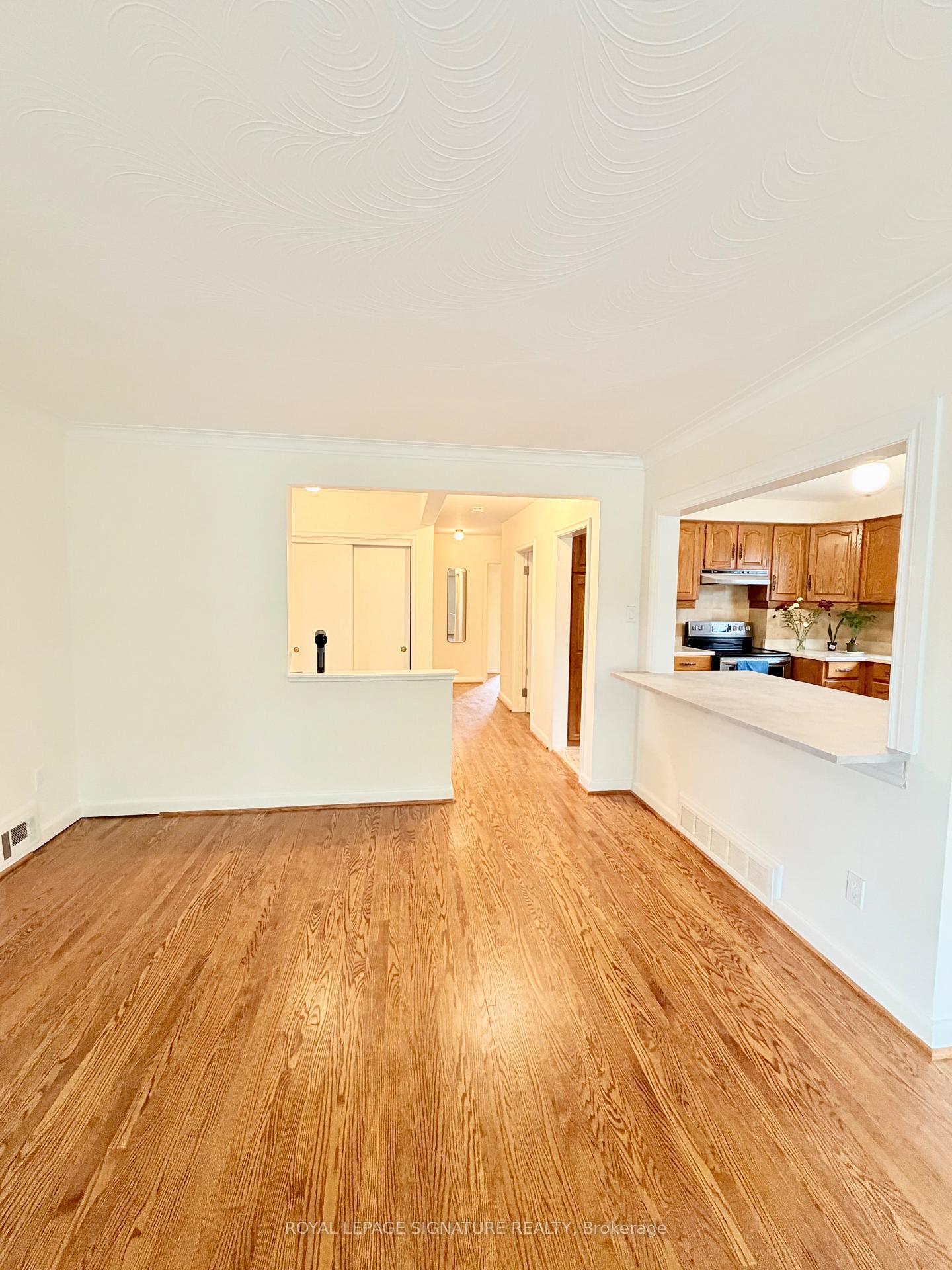 Photo 9 of 3 Avery Avenue, Etobicoke, Markland Wood — HOMEH