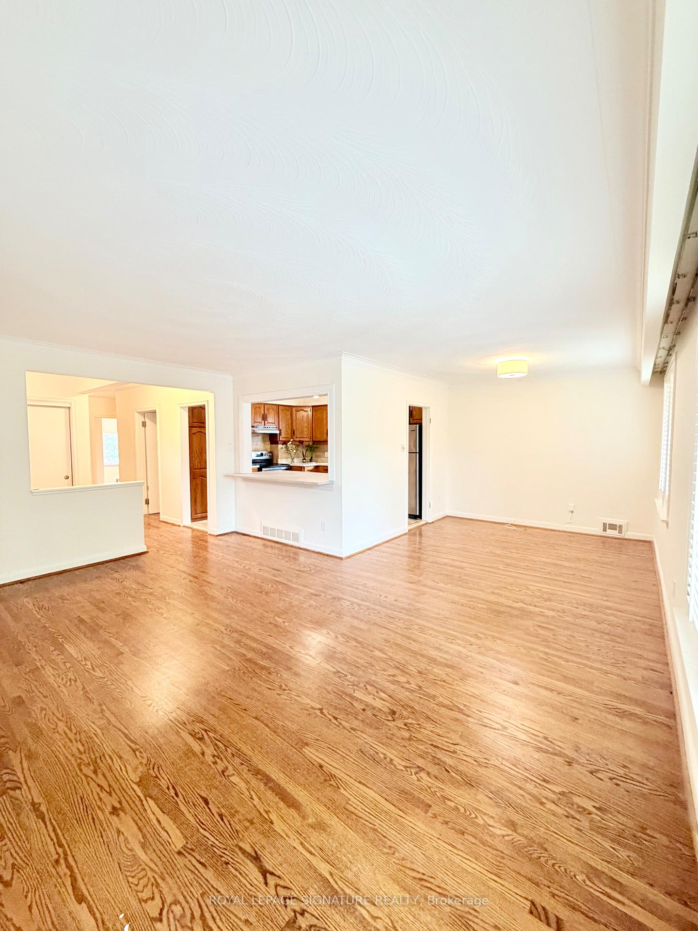 Photo 13 of 3 Avery Avenue, Etobicoke, Markland Wood — HOMEH