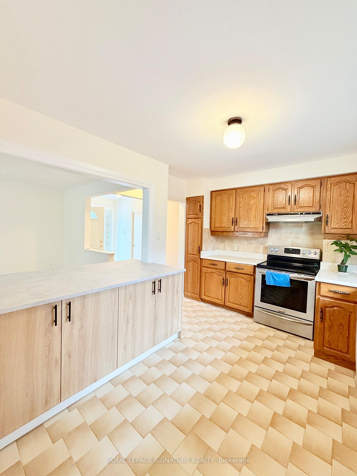 Photo 15 of 3 Avery Avenue, Etobicoke, Markland Wood — HOMEH