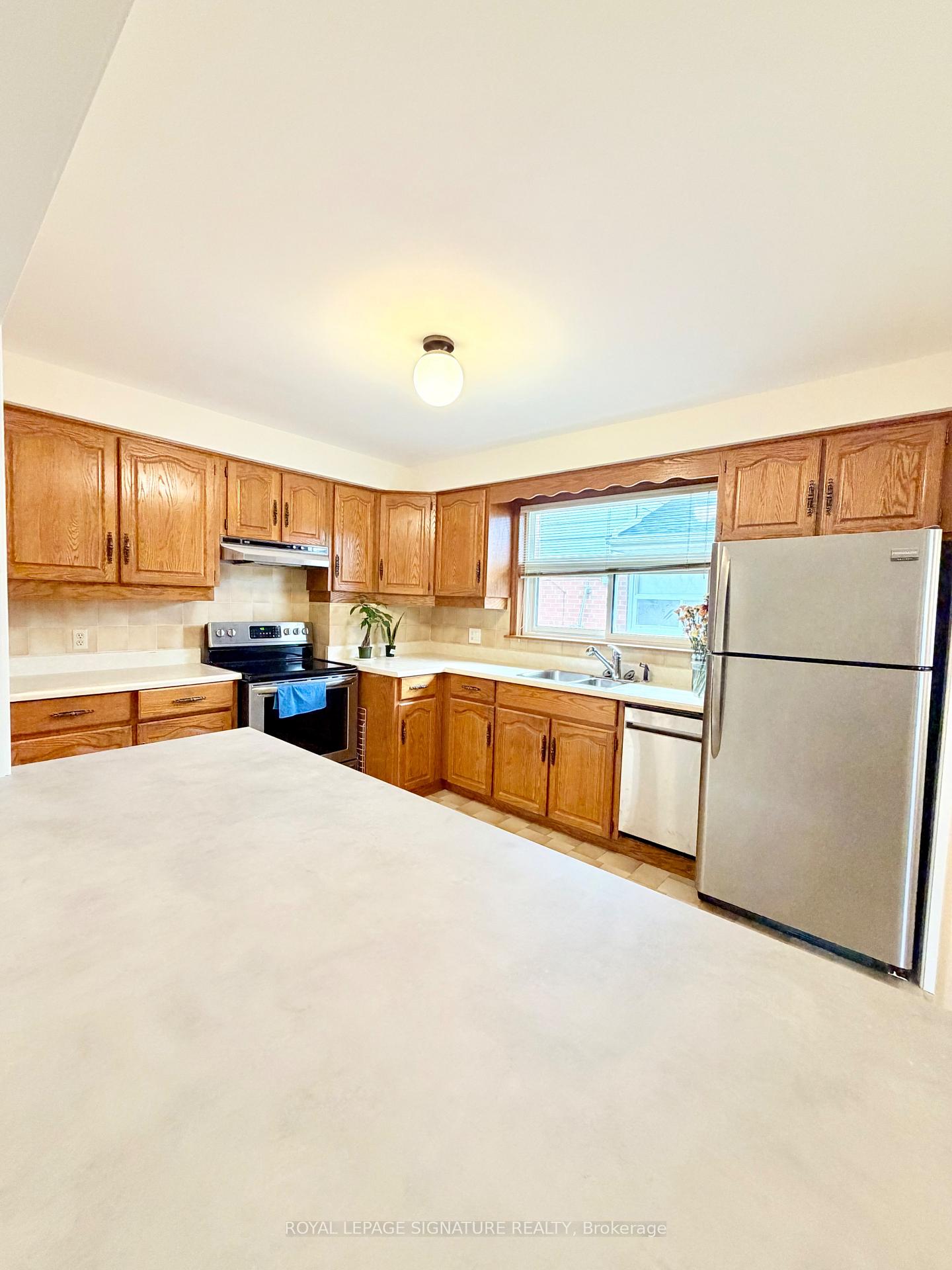 Photo 16 of 3 Avery Avenue, Etobicoke, Markland Wood — HOMEH