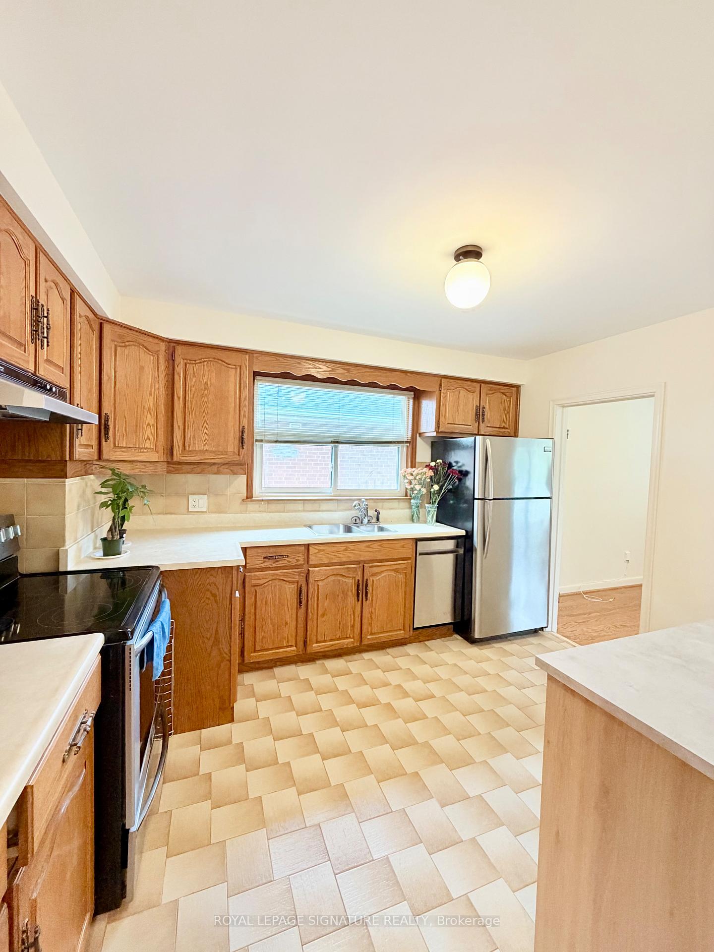 Photo 18 of 3 Avery Avenue, Etobicoke, Markland Wood — HOMEH