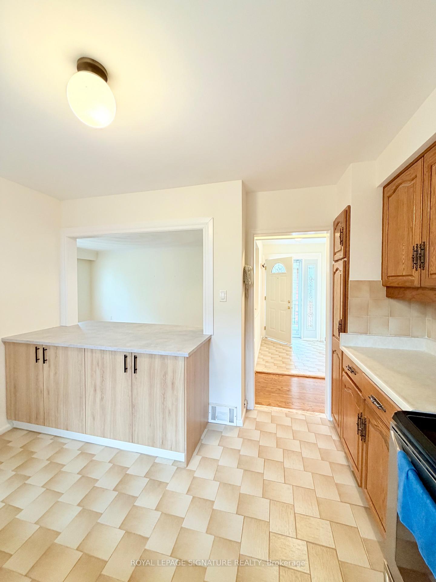 Photo 19 of 3 Avery Avenue, Etobicoke, Markland Wood — HOMEH