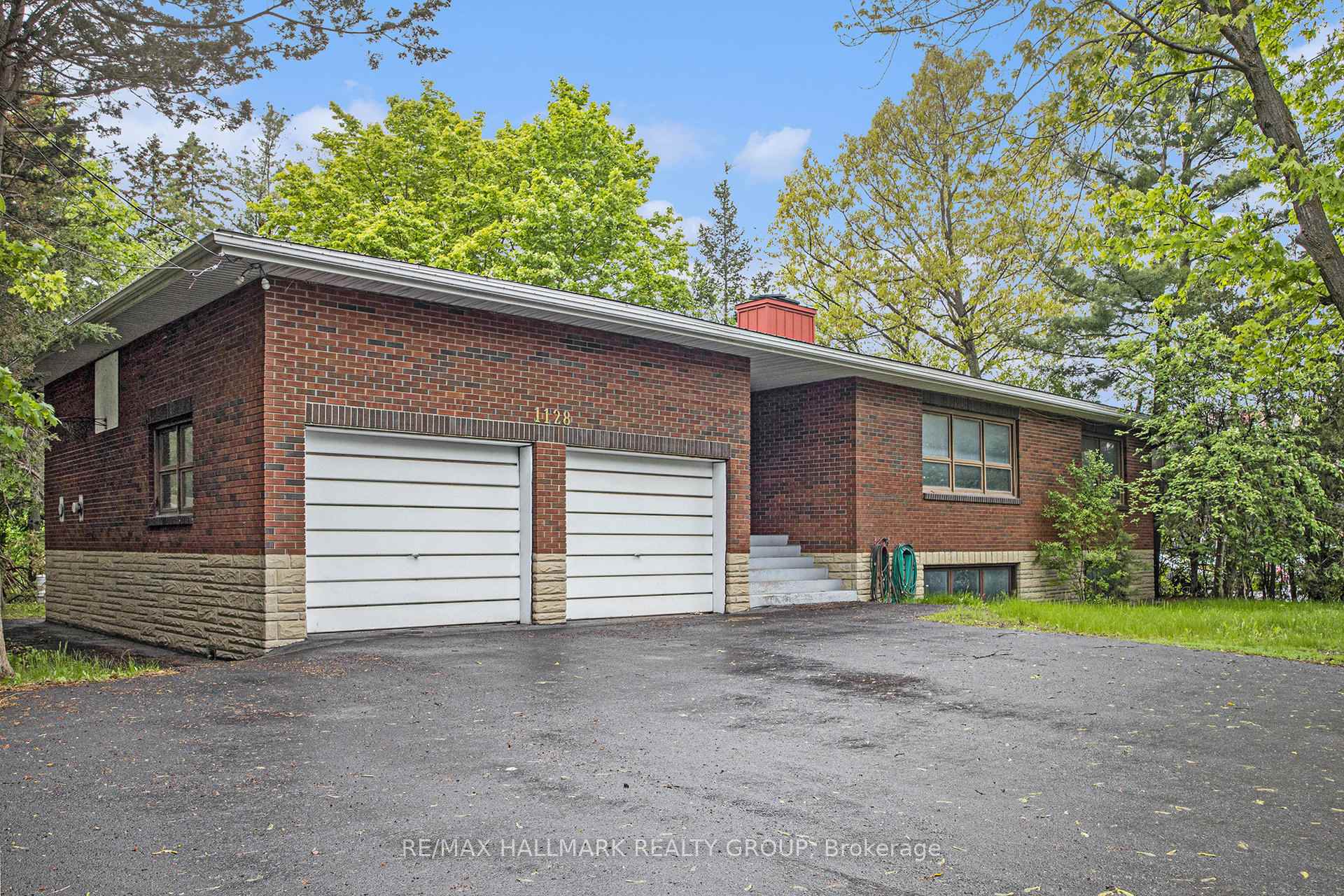 Photo 3 of 1128 Cummings Avenue, Ottawa, Cyrville — HOMEH