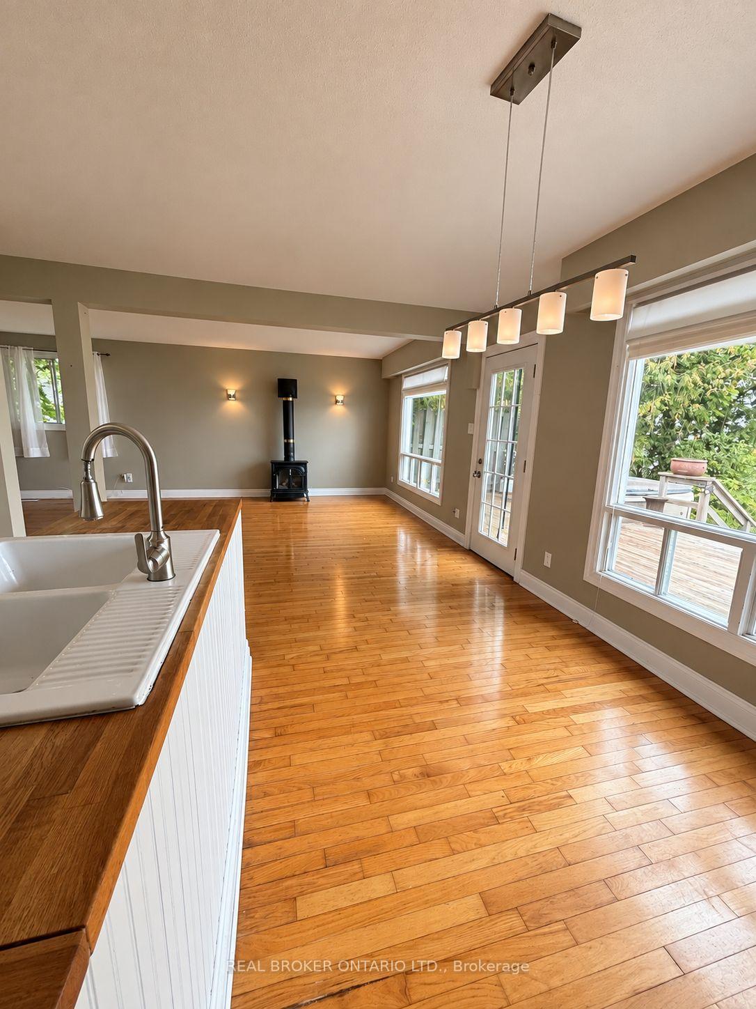 Photo 5 of 208 Kempview Lane, Barrie, South Shore — HOMEH