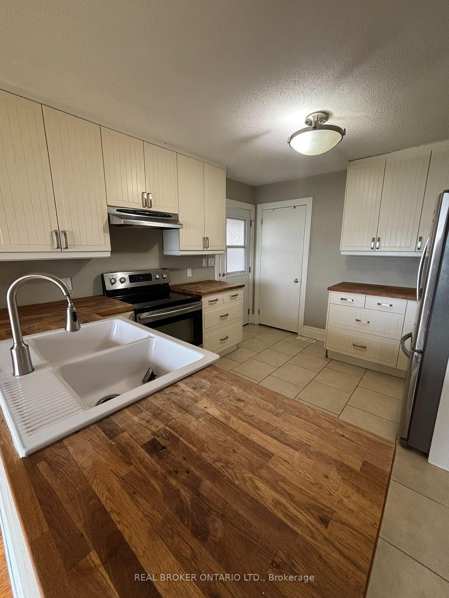 Photo 7 of 208 Kempview Lane, Barrie, South Shore — HOMEH