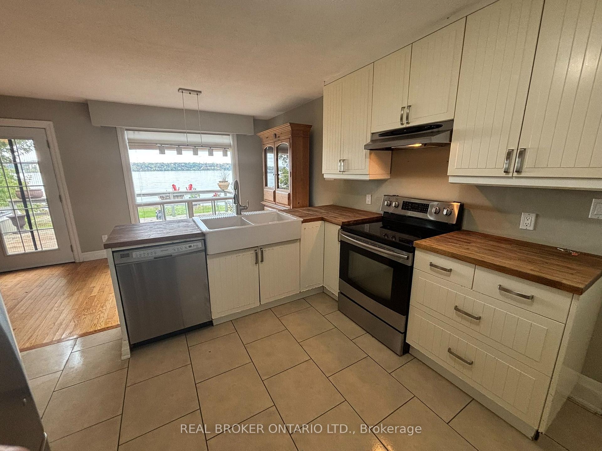 Photo 10 of 208 Kempview Lane, Barrie, South Shore — HOMEH