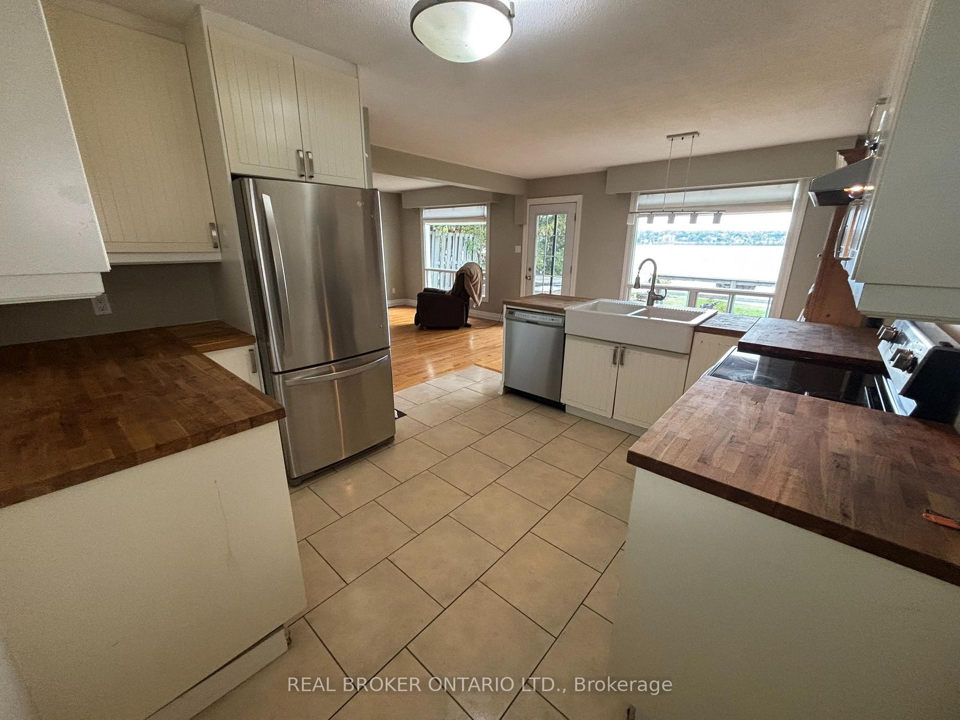 Photo 11 of 208 Kempview Lane, Barrie, South Shore — HOMEH