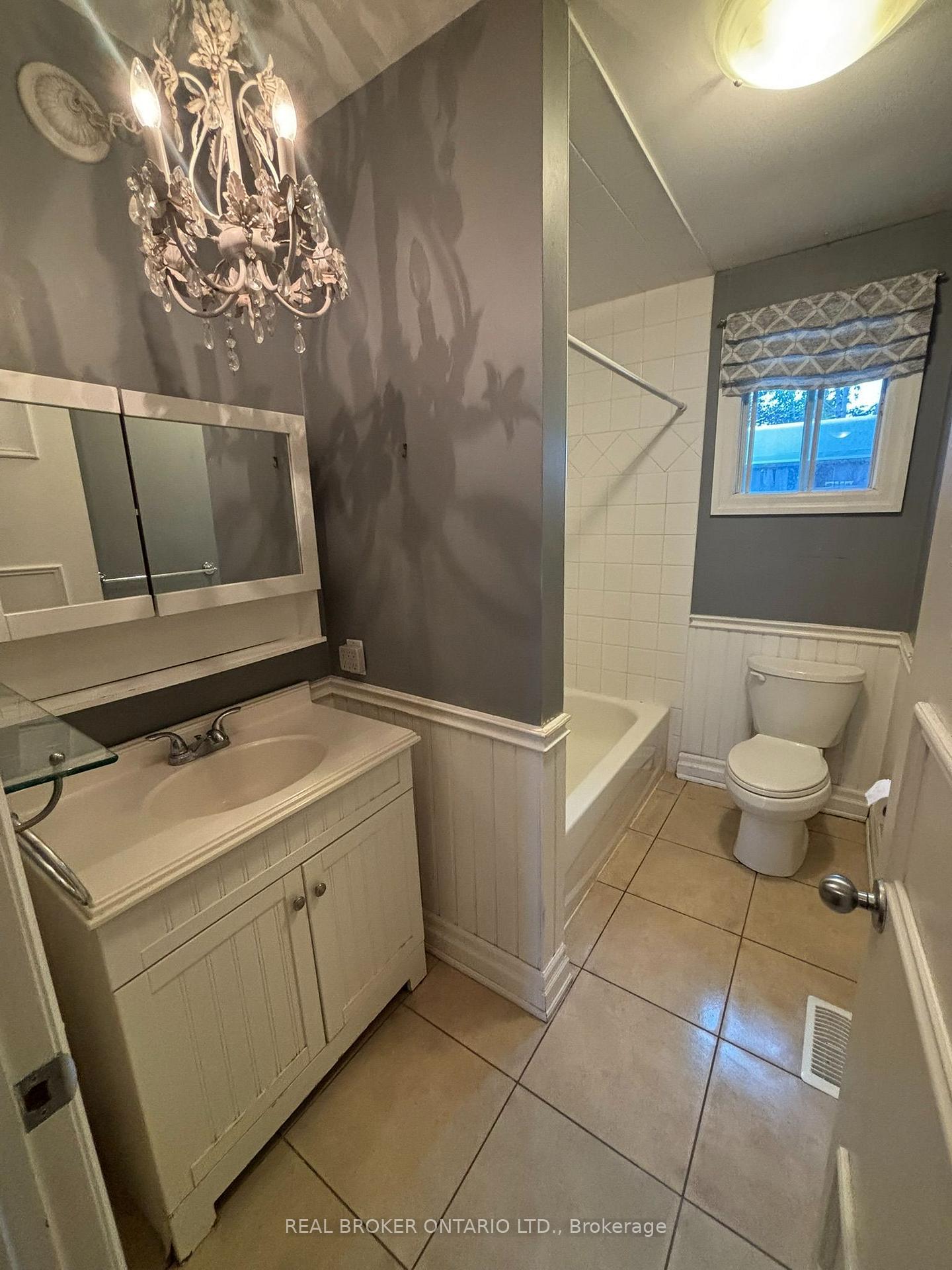 Photo 12 of 208 Kempview Lane, Barrie, South Shore — HOMEH