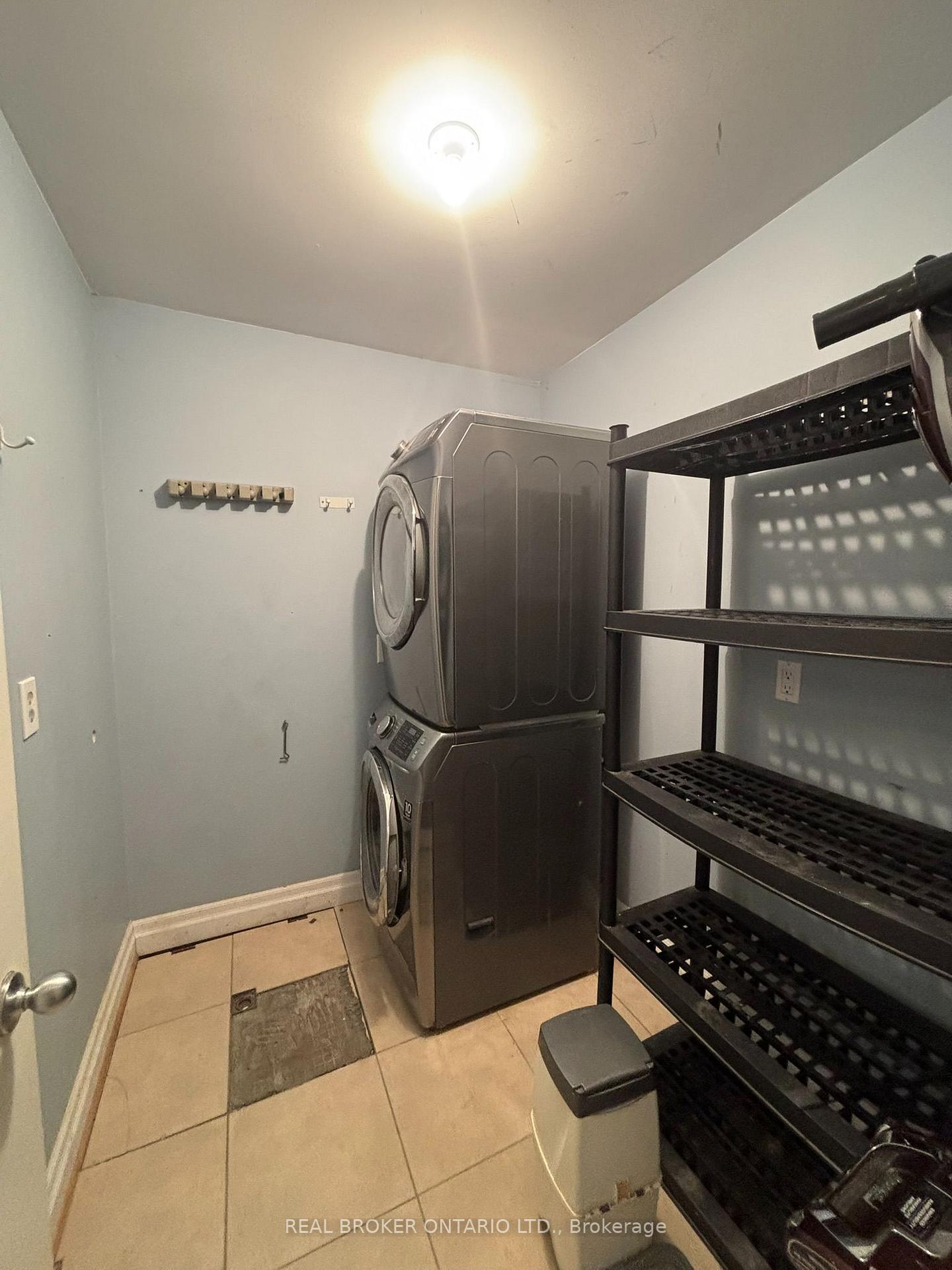 Photo 15 of 208 Kempview Lane, Barrie, South Shore — HOMEH