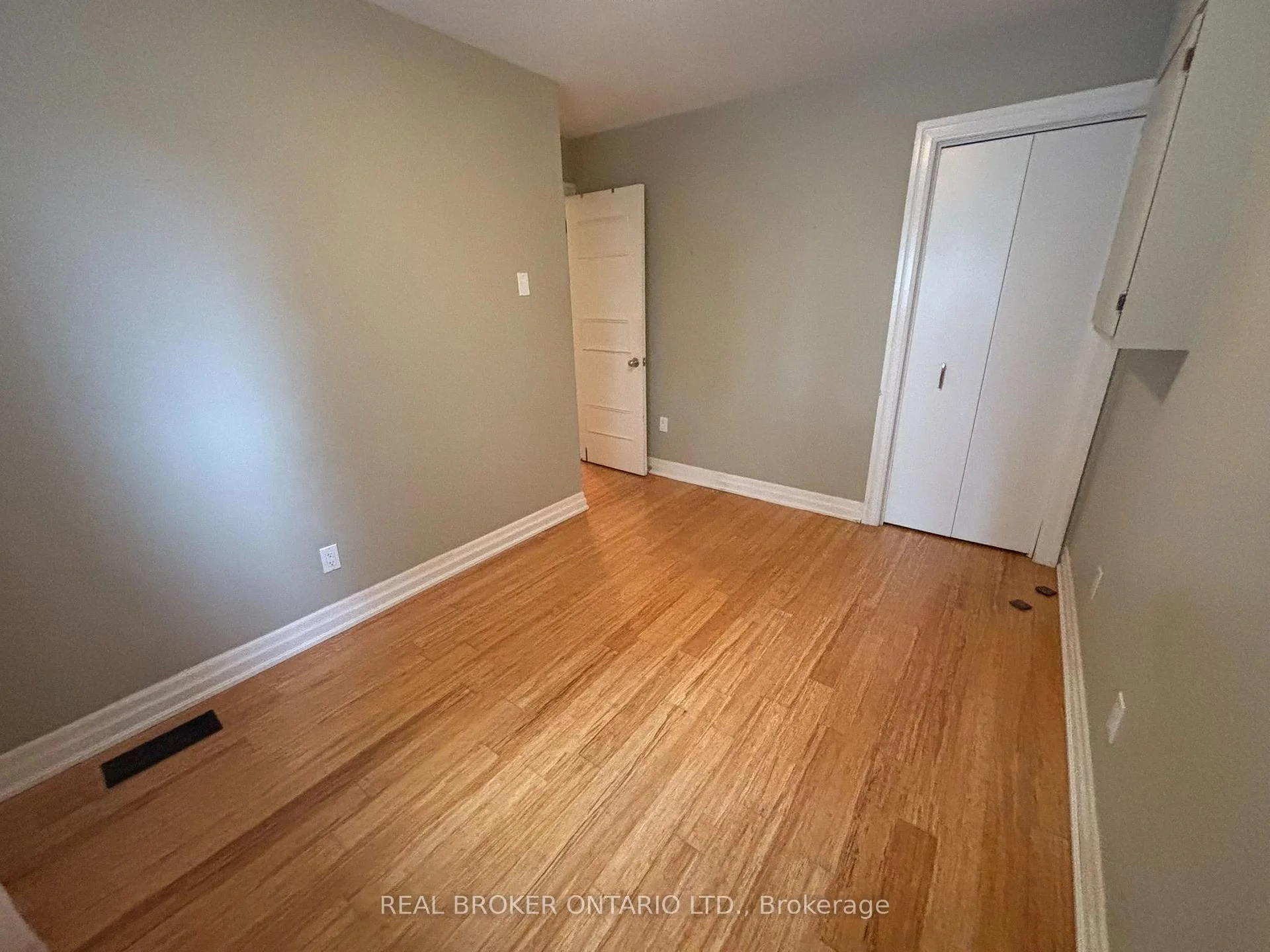 Photo 22 of 208 Kempview Lane, Barrie, South Shore — HOMEH