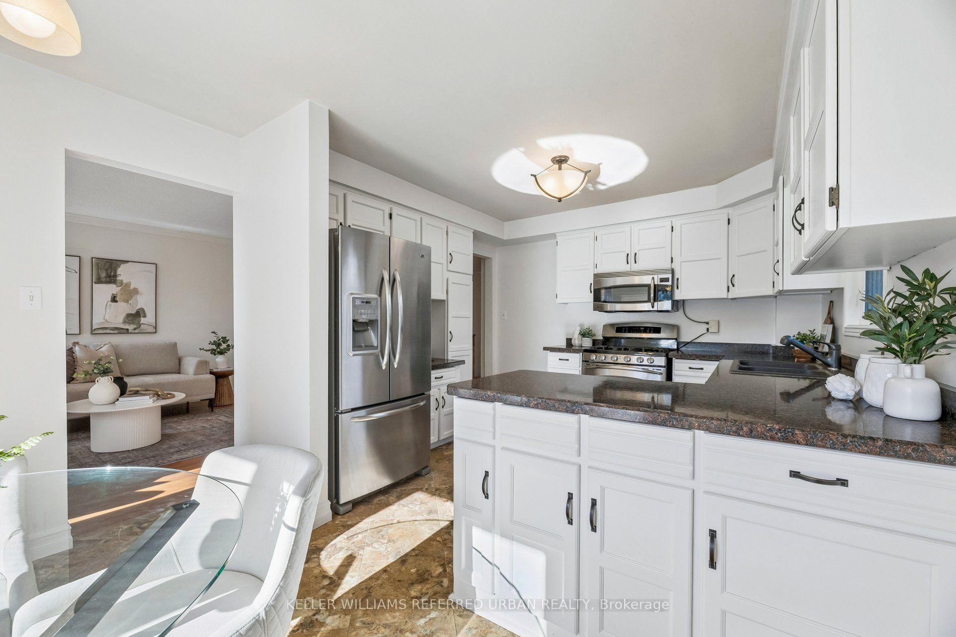 Photo 12 of 72 Munro Crescent, Uxbridge — HOMEH