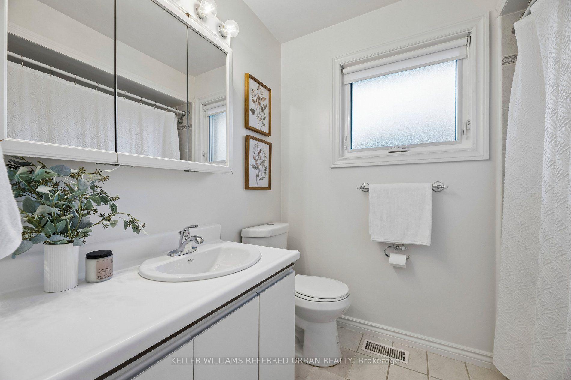 Photo 23 of 72 Munro Crescent, Uxbridge — HOMEH