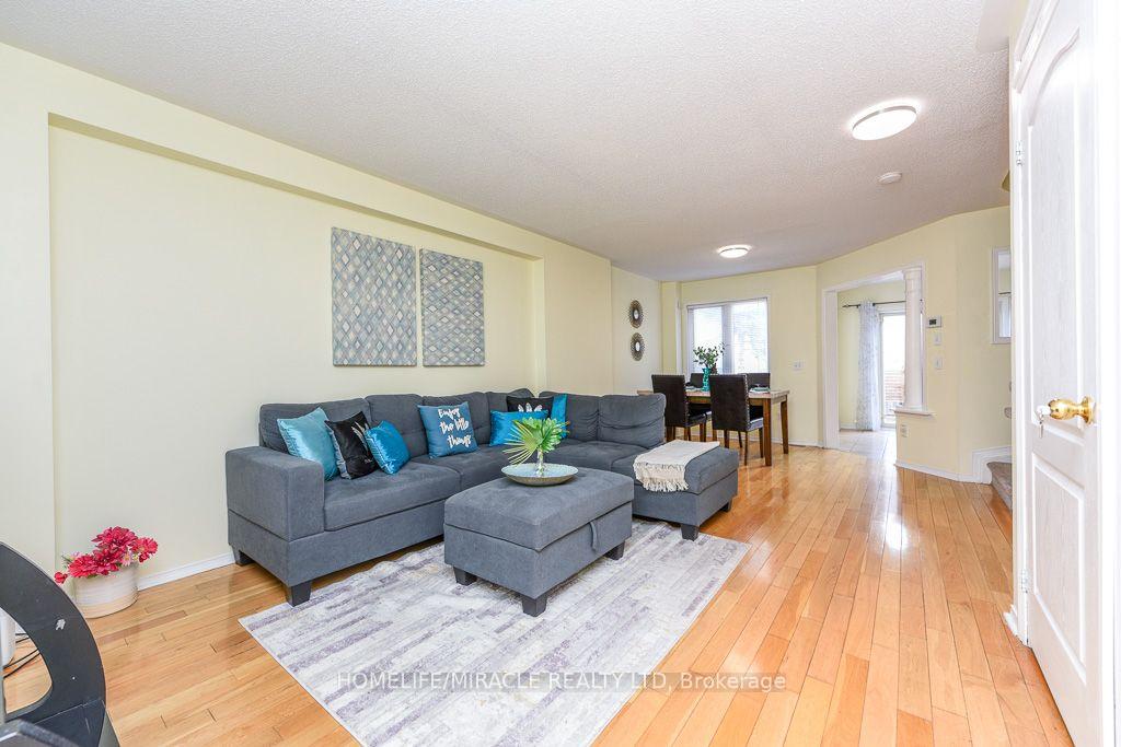 Photo 6 of 49 Seaside Circle, Brampton, Sandringham-Wellington — HOMEH