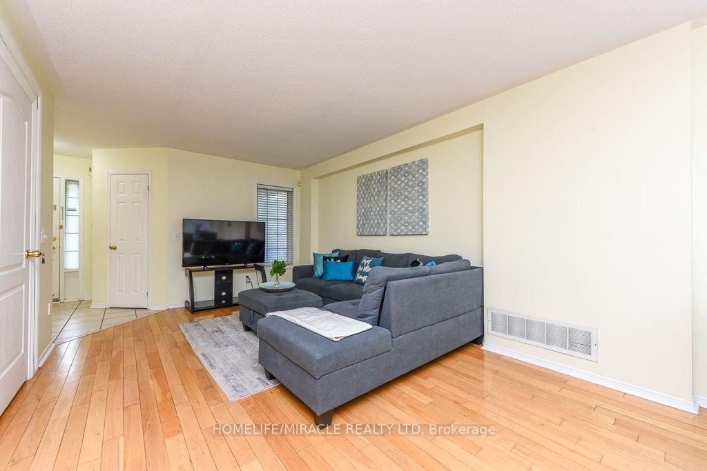 Photo 8 of 49 Seaside Circle, Brampton, Sandringham-Wellington — HOMEH
