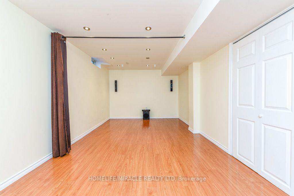 Photo 41 of 49 Seaside Circle, Brampton, Sandringham-Wellington — HOMEH
