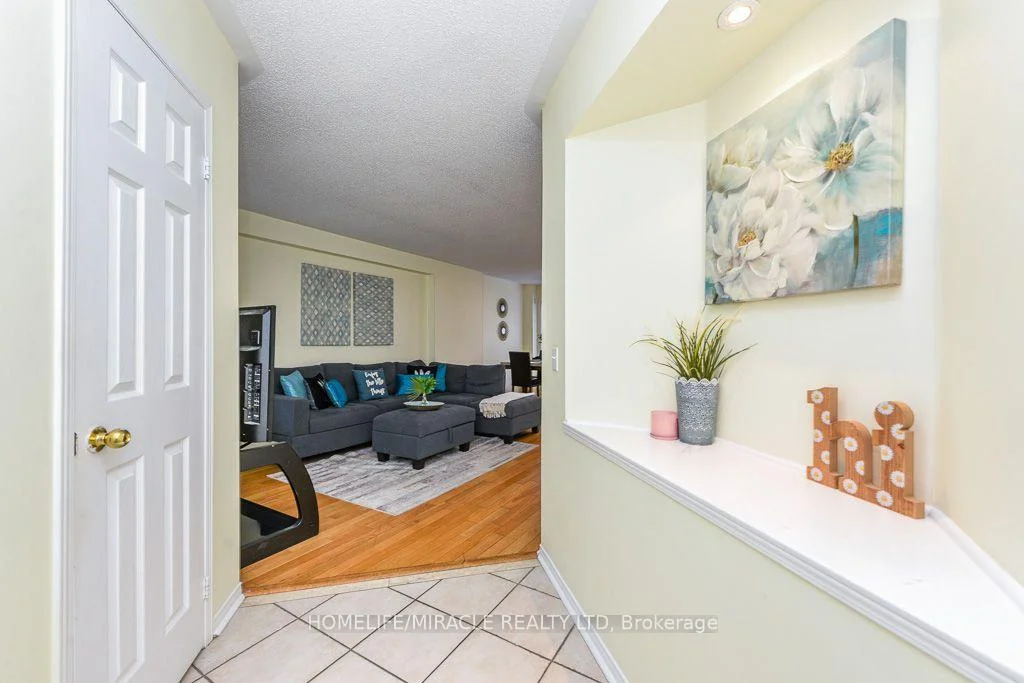 Photo 7 of 49 Seaside Circle, Brampton, Sandringham-Wellington — HOMEH