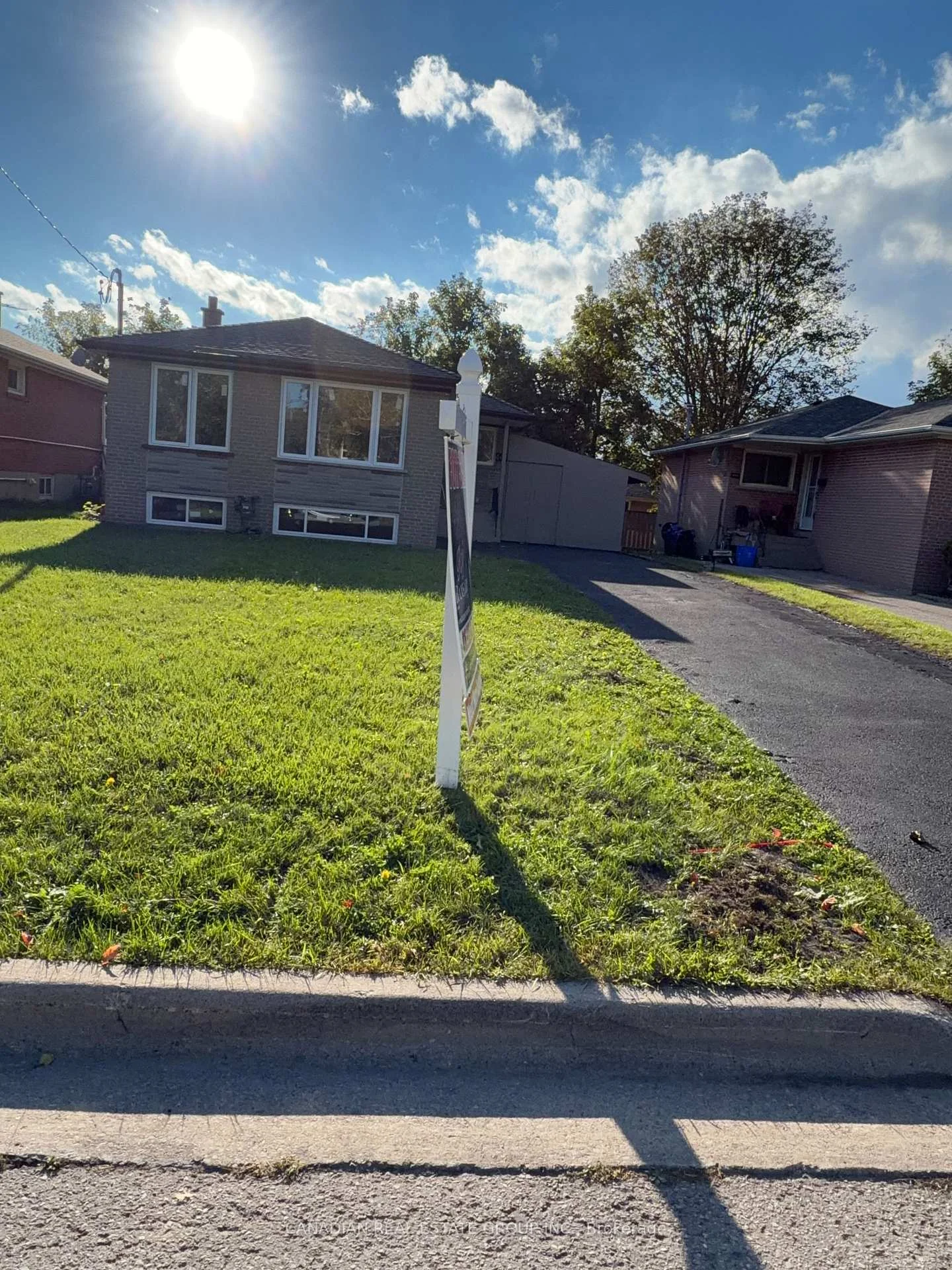 Photo 4 of 440 Macaulay Street, Oshawa, Donevan — HOMEH