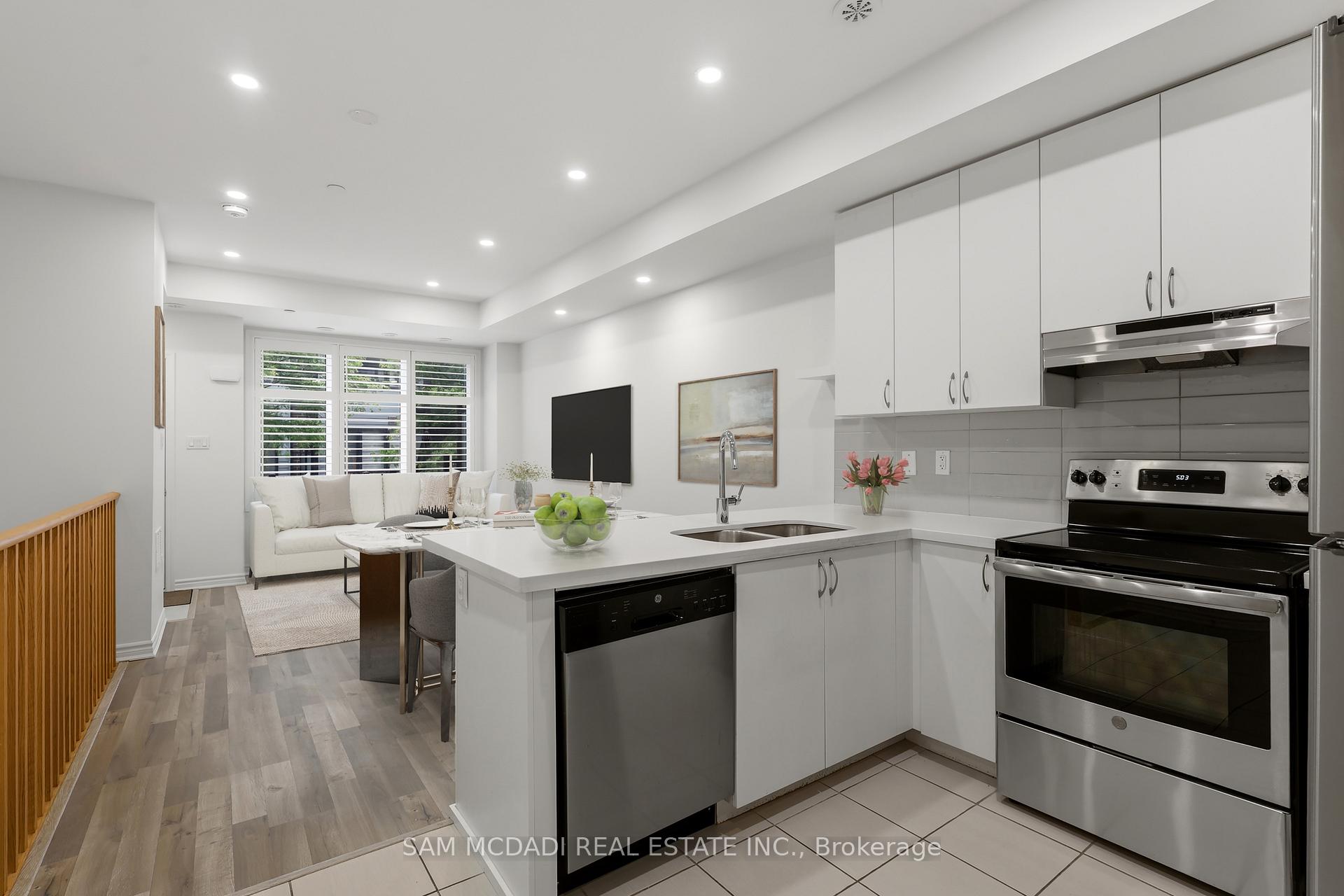 Photo 2 of Unit 6, 2285 Mcnab Lane, Mississauga, Clarkson — HOMEH