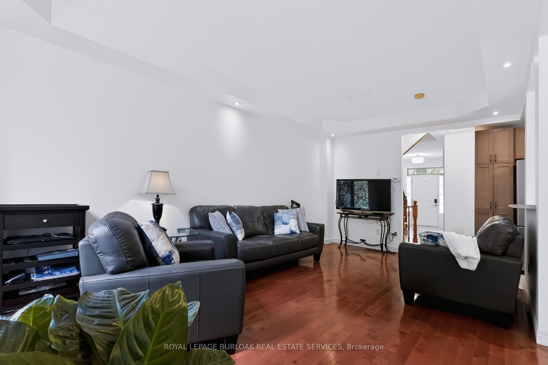 Photo 5 of Unit 11, 5151 Upper Middle Road, Burlington, Orchard — HOMEH