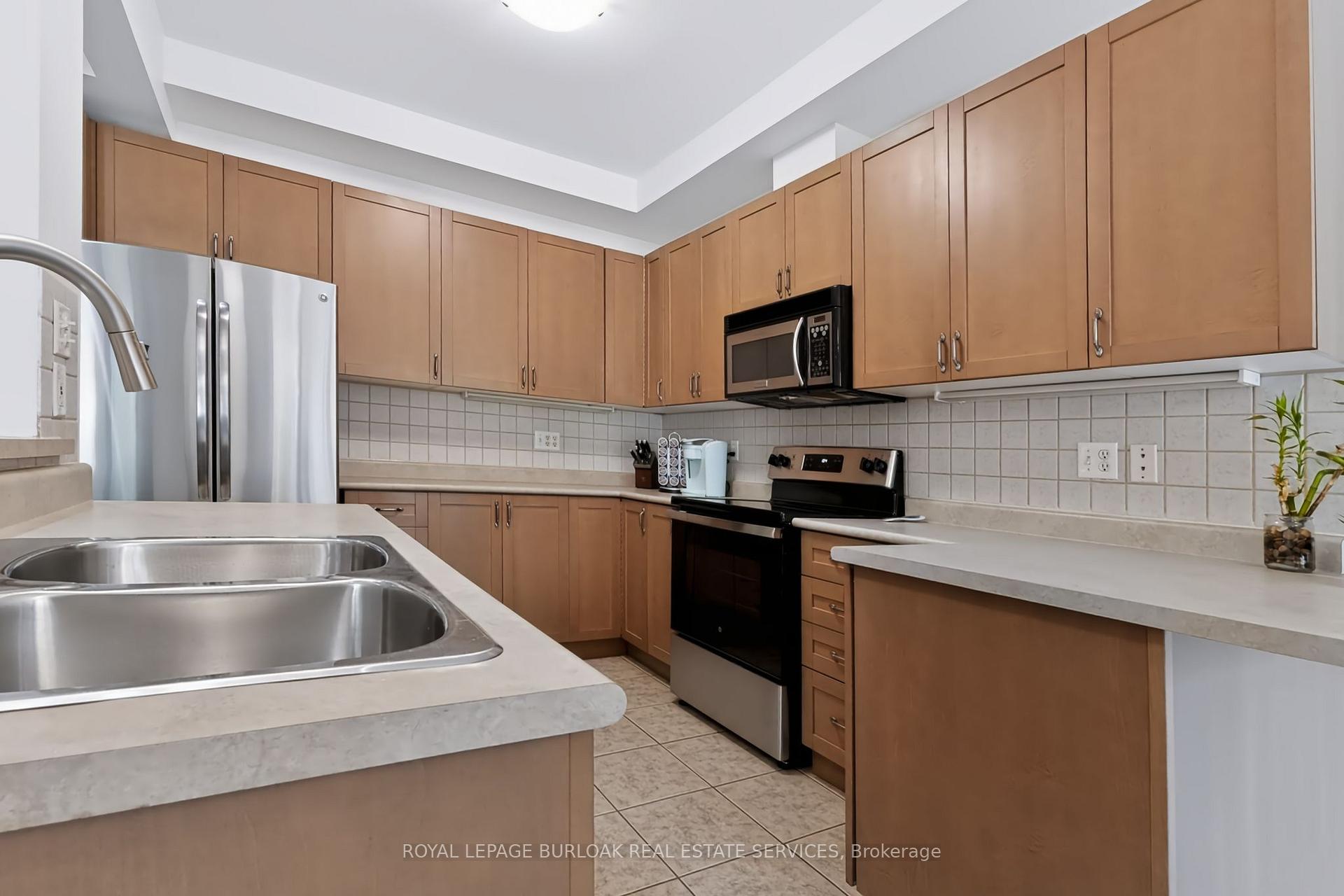 Photo 10 of Unit 11, 5151 Upper Middle Road, Burlington, Orchard — HOMEH