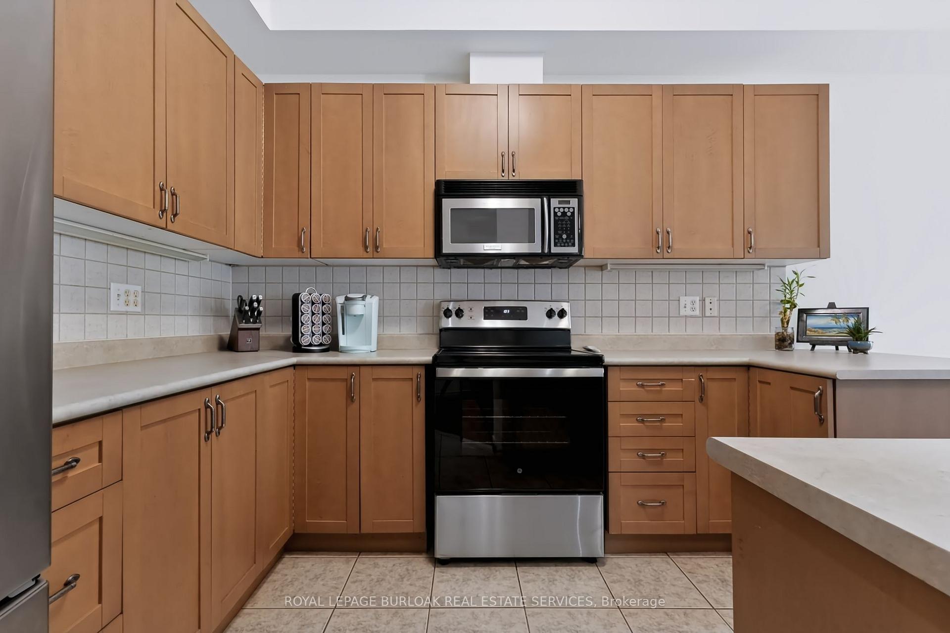 Photo 11 of Unit 11, 5151 Upper Middle Road, Burlington, Orchard — HOMEH