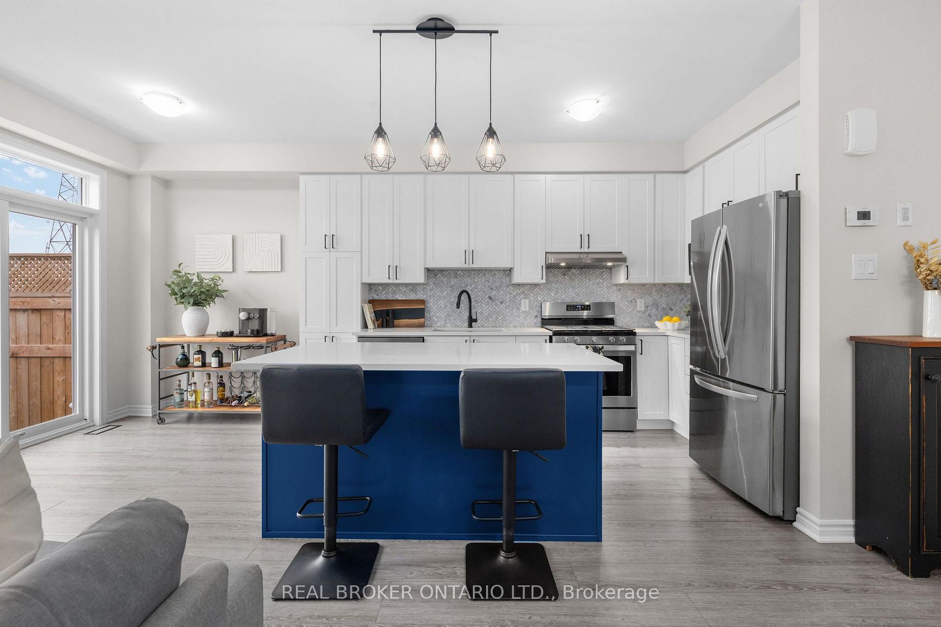 Photo 7 of 300 Livery Street, Ottawa, Kanata - Emerald Meadows/Trailwest — HOMEH