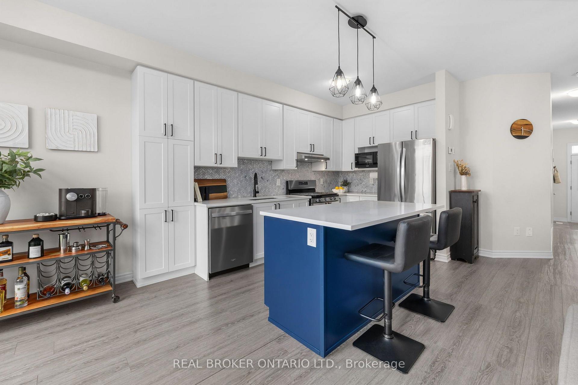 Photo 8 of 300 Livery Street, Ottawa, Kanata - Emerald Meadows/Trailwest — HOMEH
