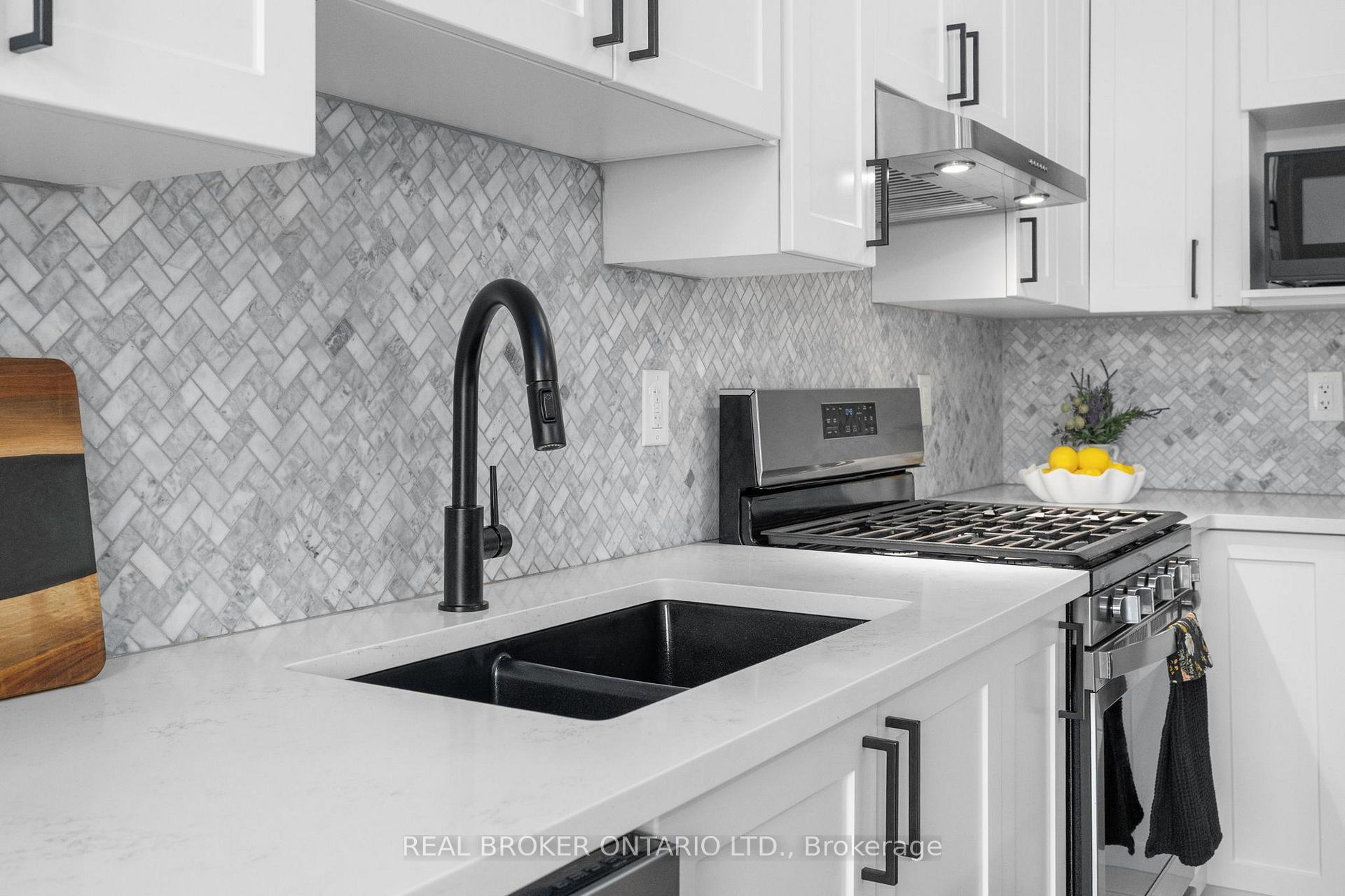 Photo 9 of 300 Livery Street, Ottawa, Kanata - Emerald Meadows/Trailwest — HOMEH