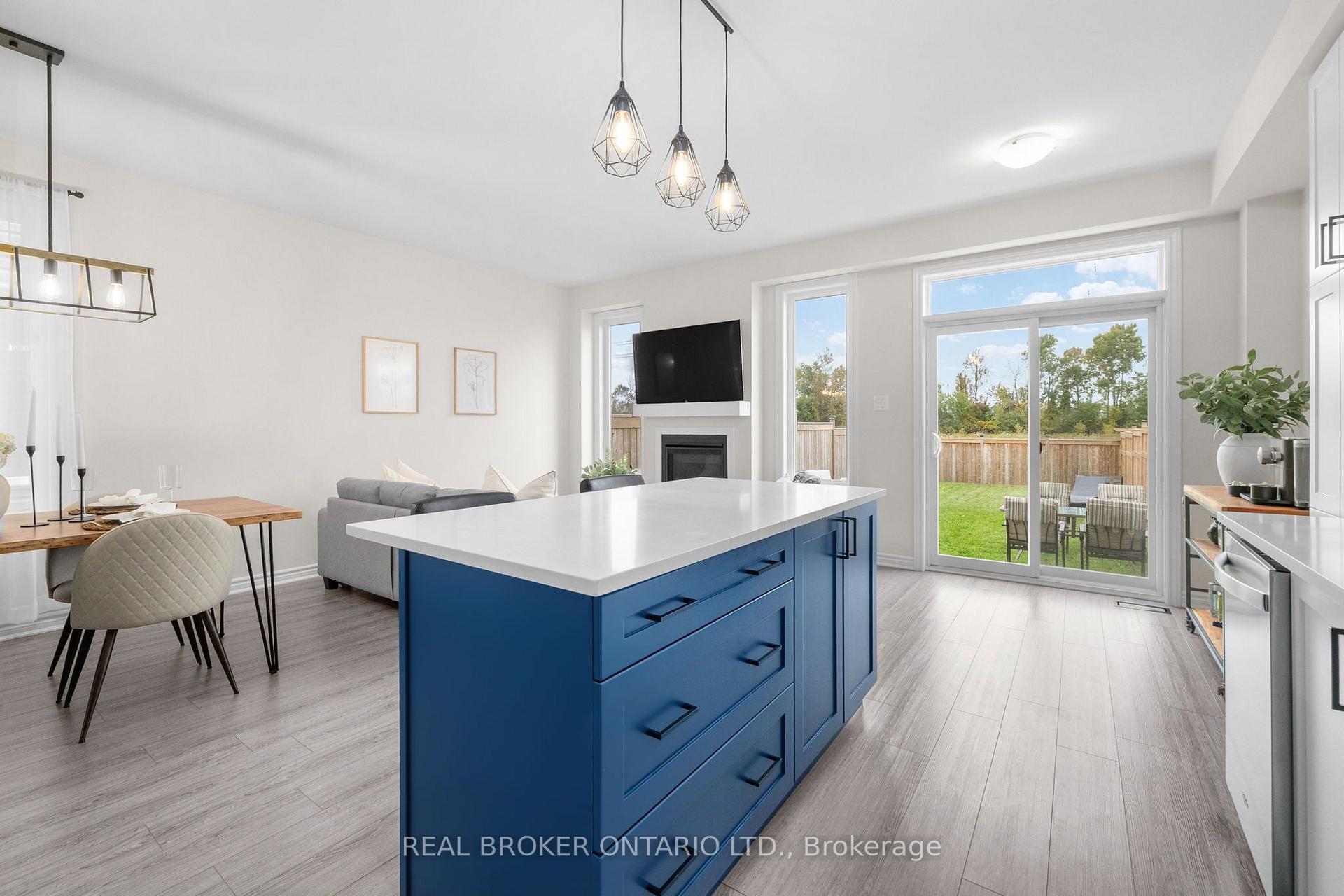 Photo 10 of 300 Livery Street, Ottawa, Kanata - Emerald Meadows/Trailwest — HOMEH