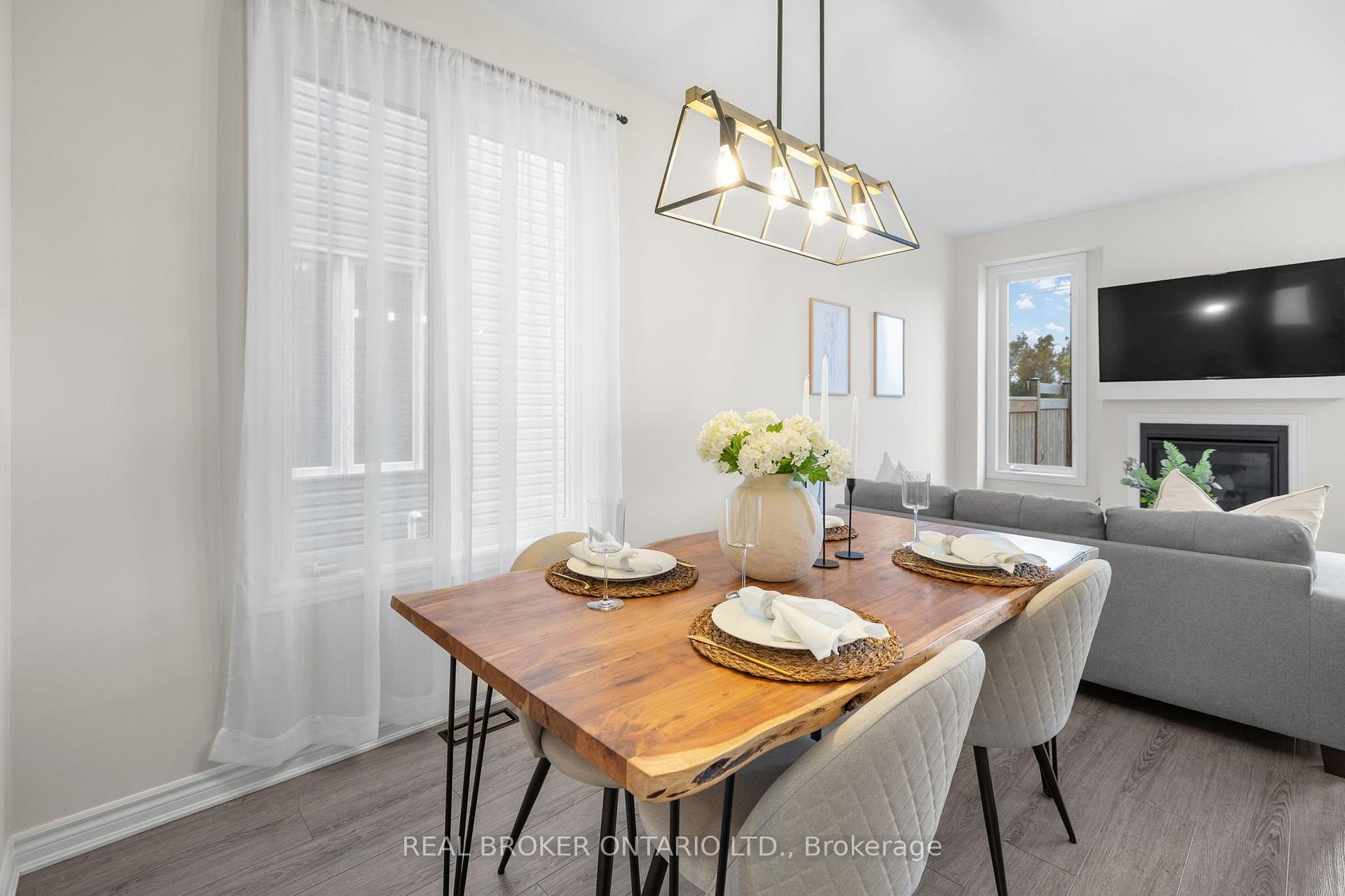 Photo 12 of 300 Livery Street, Ottawa, Kanata - Emerald Meadows/Trailwest — HOMEH