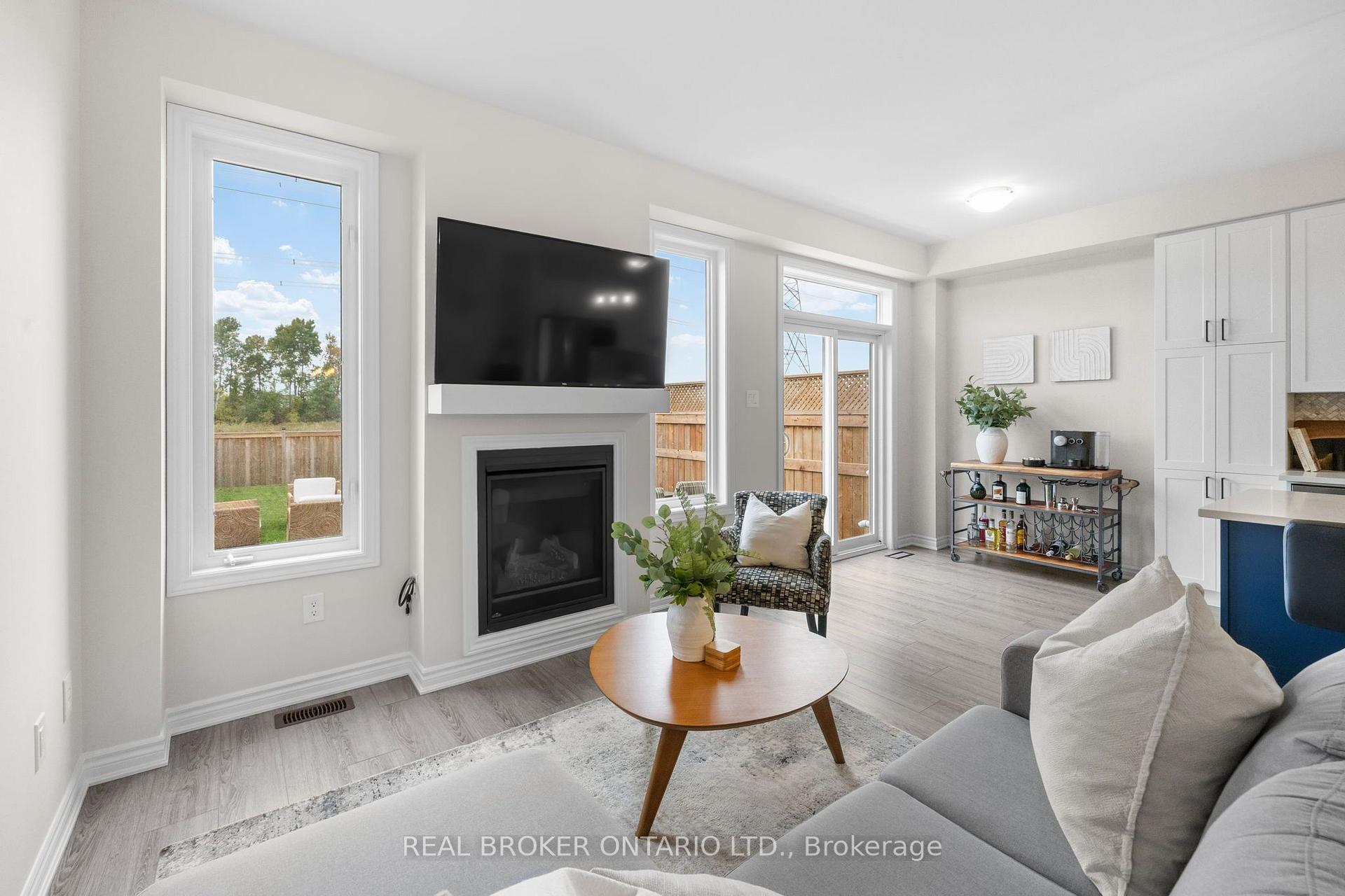 Photo 13 of 300 Livery Street, Ottawa, Kanata - Emerald Meadows/Trailwest — HOMEH
